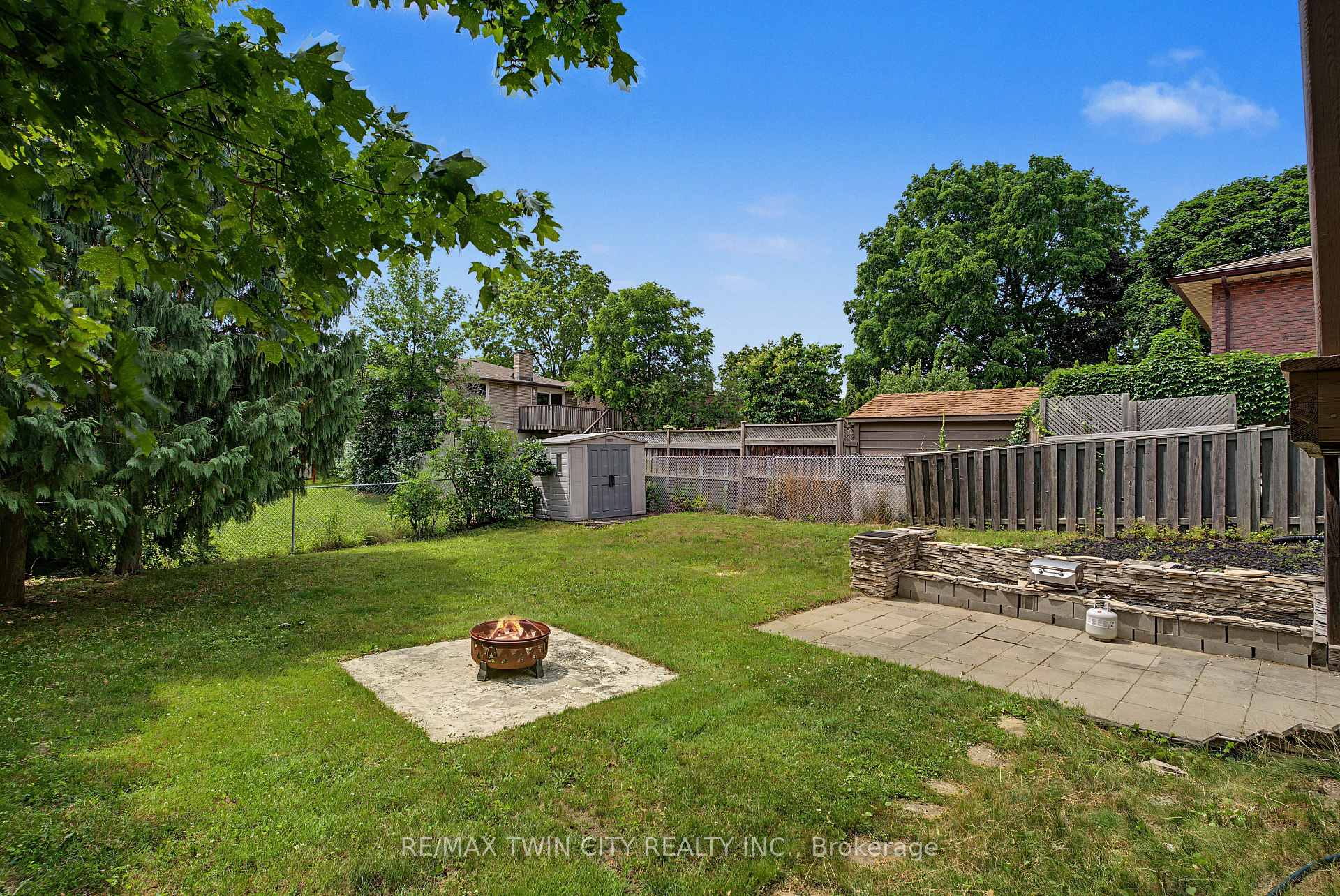 Photo 42 of 39 Southwood Drive, Kitchener, Country Hills — HOMEH