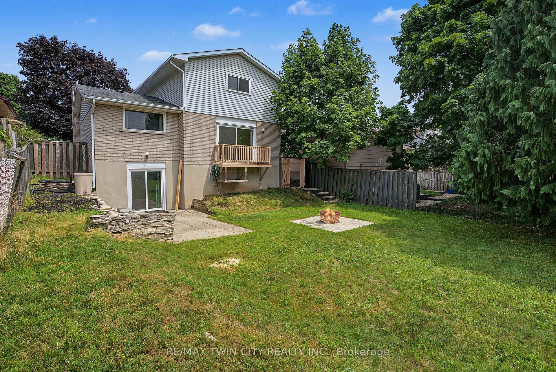 Photo 43 of 39 Southwood Drive, Kitchener, Country Hills — HOMEH