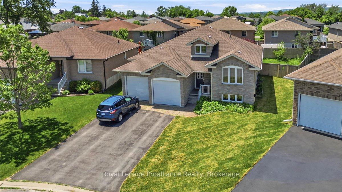 Photo 2 of 13 Freedom Crescent, Quinte West, Sidney Ward — HOMEH