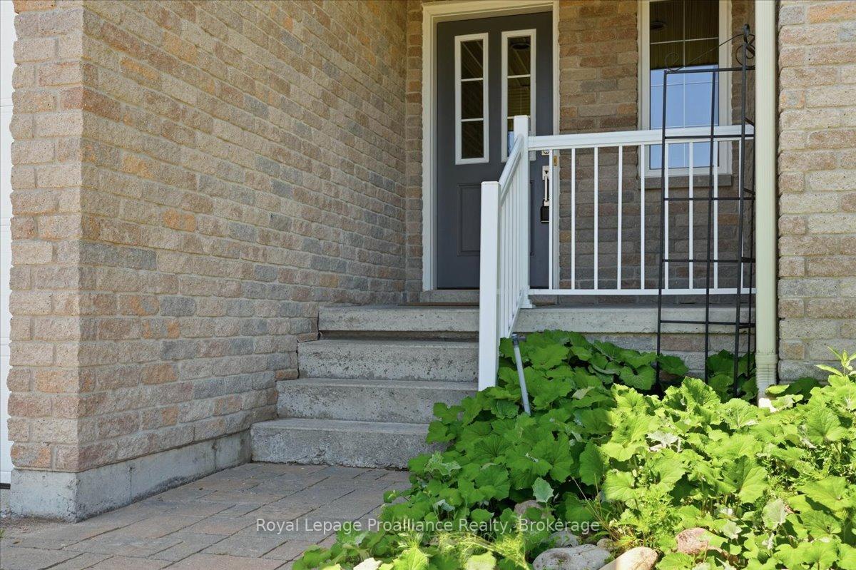 Photo 4 of 13 Freedom Crescent, Quinte West, Sidney Ward — HOMEH