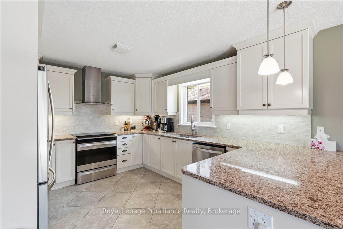 Photo 12 of 13 Freedom Crescent, Quinte West, Sidney Ward — HOMEH