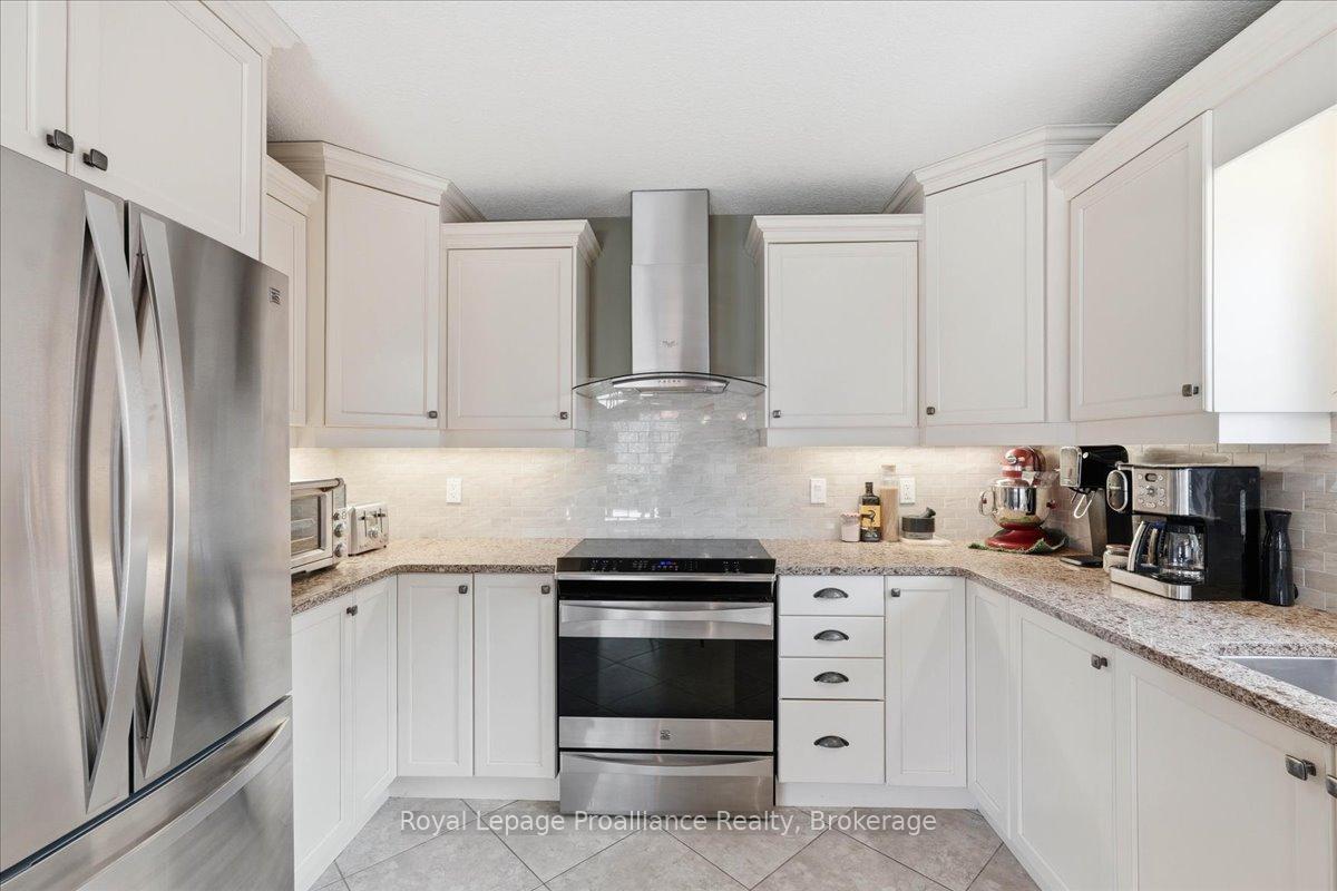 Photo 14 of 13 Freedom Crescent, Quinte West, Sidney Ward — HOMEH