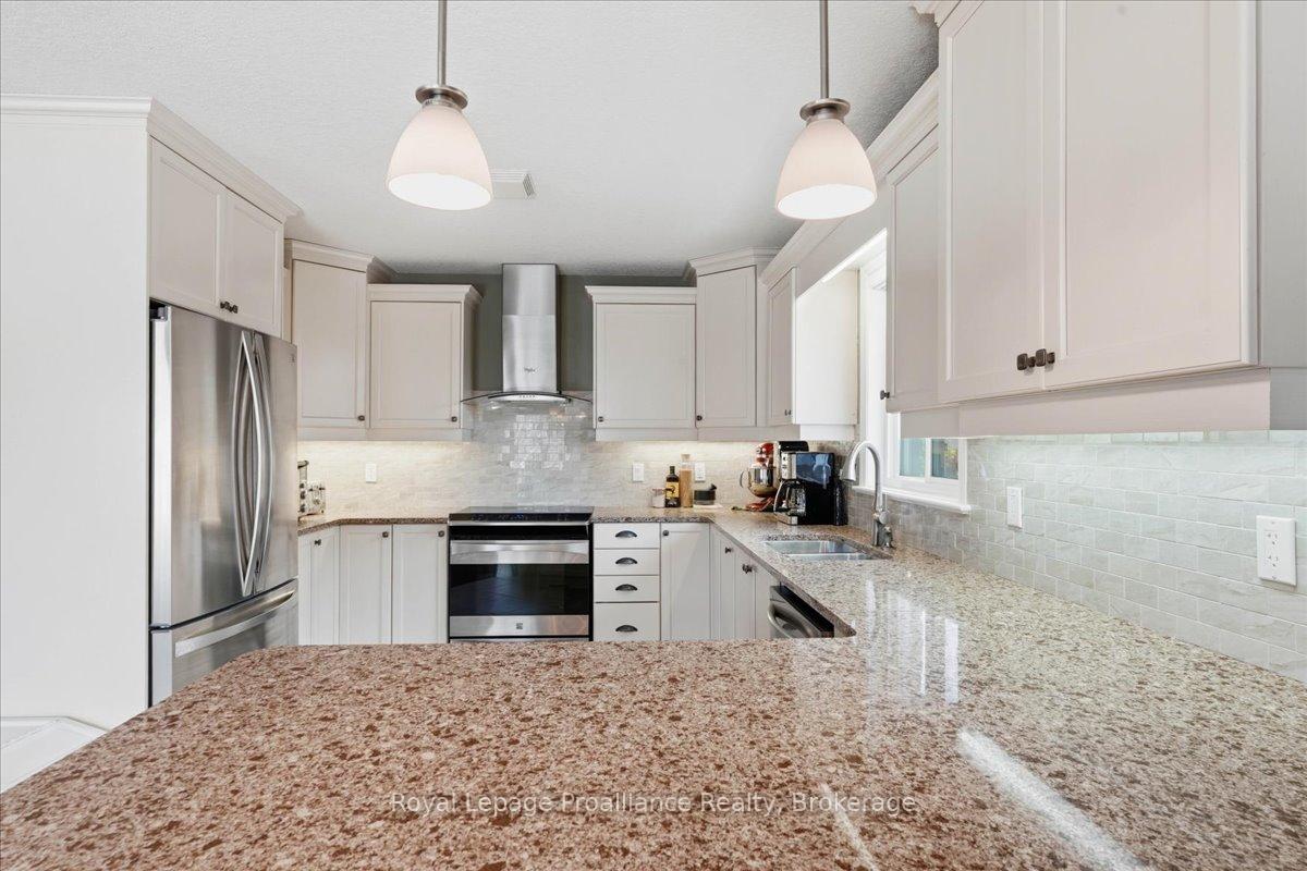 Photo 15 of 13 Freedom Crescent, Quinte West, Sidney Ward — HOMEH