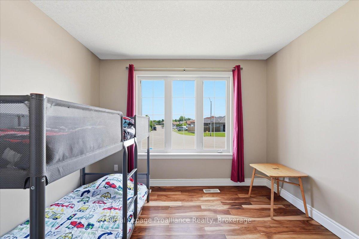 Photo 25 of 13 Freedom Crescent, Quinte West, Sidney Ward — HOMEH