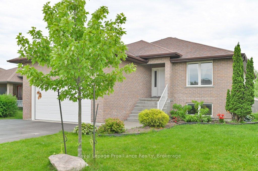 Photo 3 of 24 Freedom Crescent, Quinte West, Sidney Ward — HOMEH