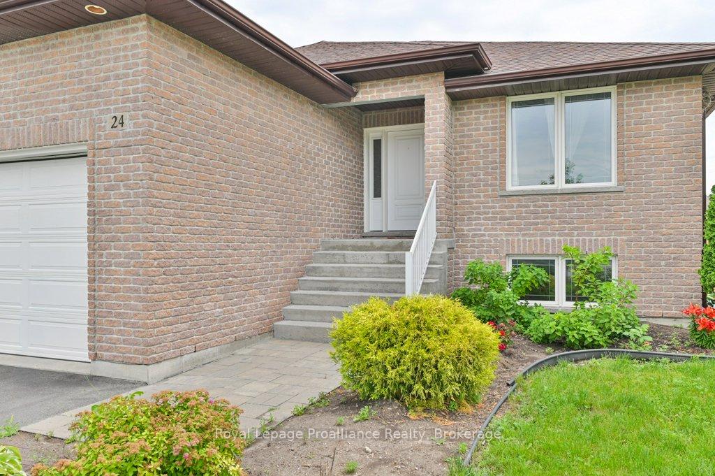 Photo 5 of 24 Freedom Crescent, Quinte West, Sidney Ward — HOMEH