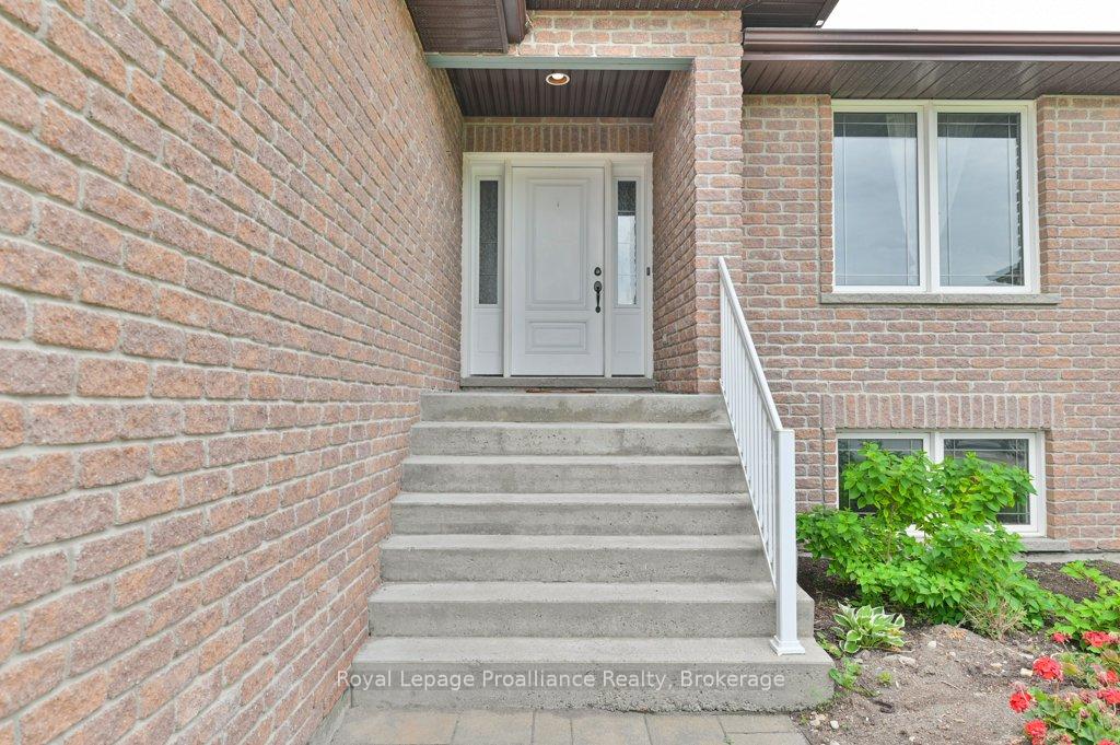 Photo 7 of 24 Freedom Crescent, Quinte West, Sidney Ward — HOMEH