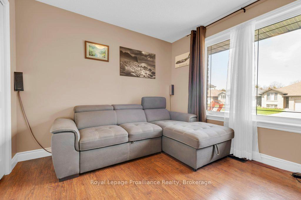 Photo 9 of 24 Freedom Crescent, Quinte West, Sidney Ward — HOMEH