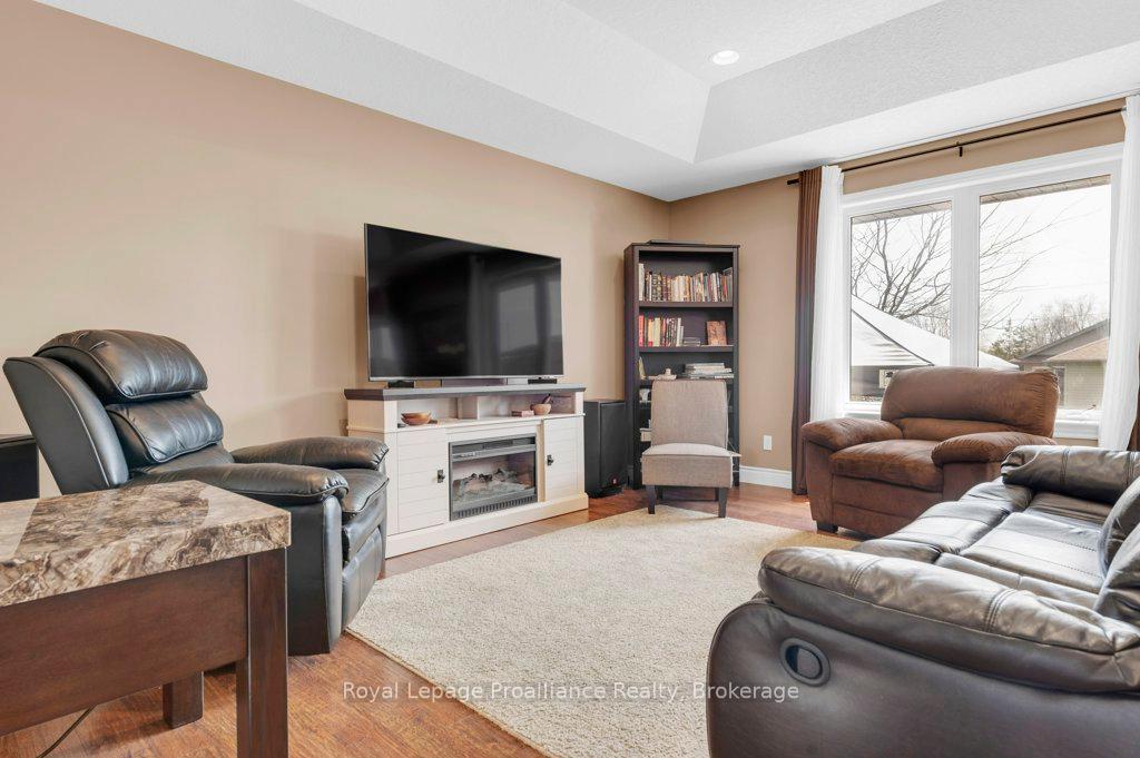 Photo 10 of 24 Freedom Crescent, Quinte West, Sidney Ward — HOMEH