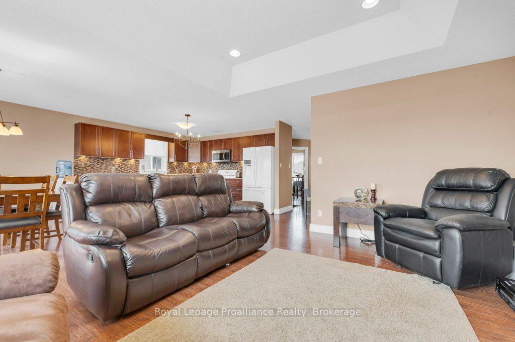 Photo 12 of 24 Freedom Crescent, Quinte West, Sidney Ward — HOMEH