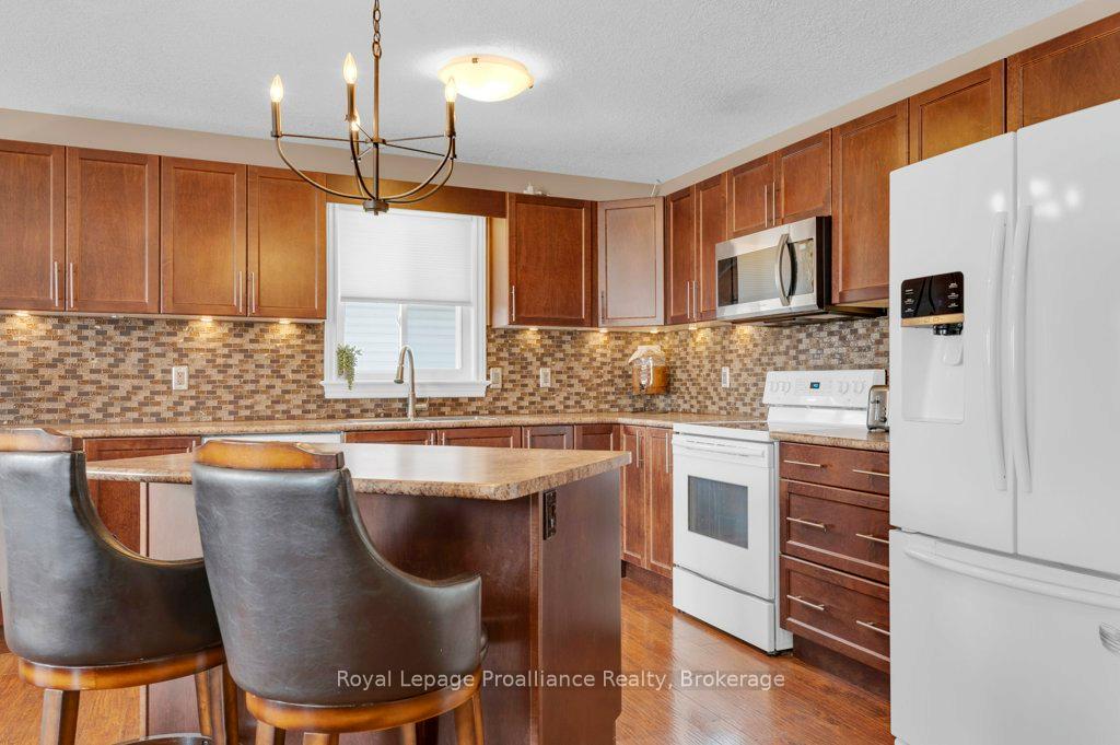 Photo 14 of 24 Freedom Crescent, Quinte West, Sidney Ward — HOMEH