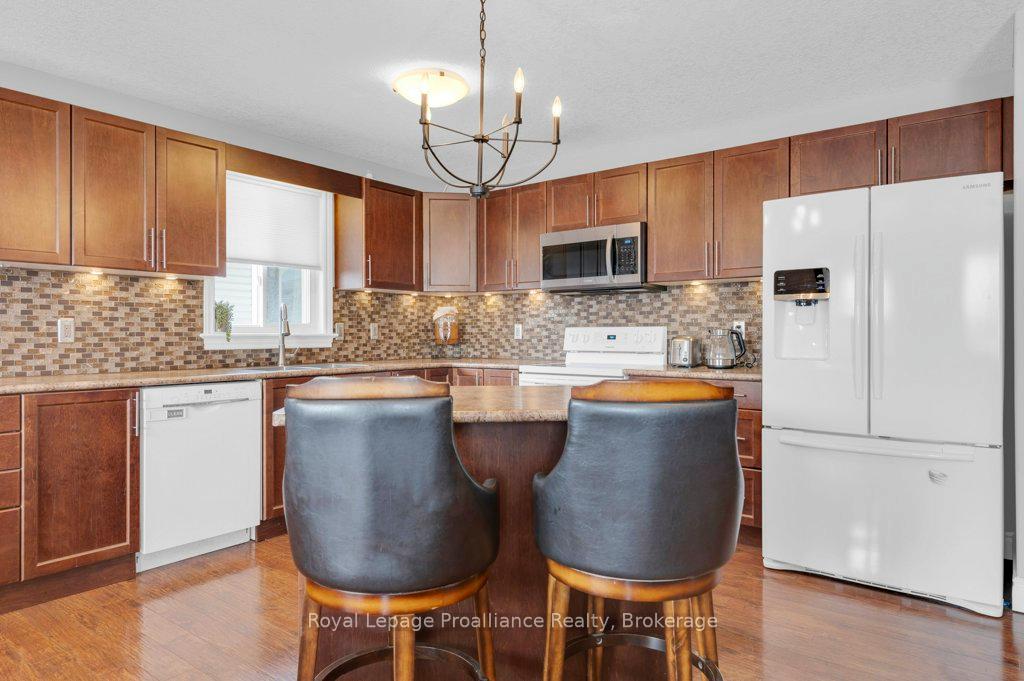 Photo 15 of 24 Freedom Crescent, Quinte West, Sidney Ward — HOMEH