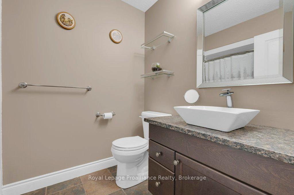 Photo 20 of 24 Freedom Crescent, Quinte West, Sidney Ward — HOMEH
