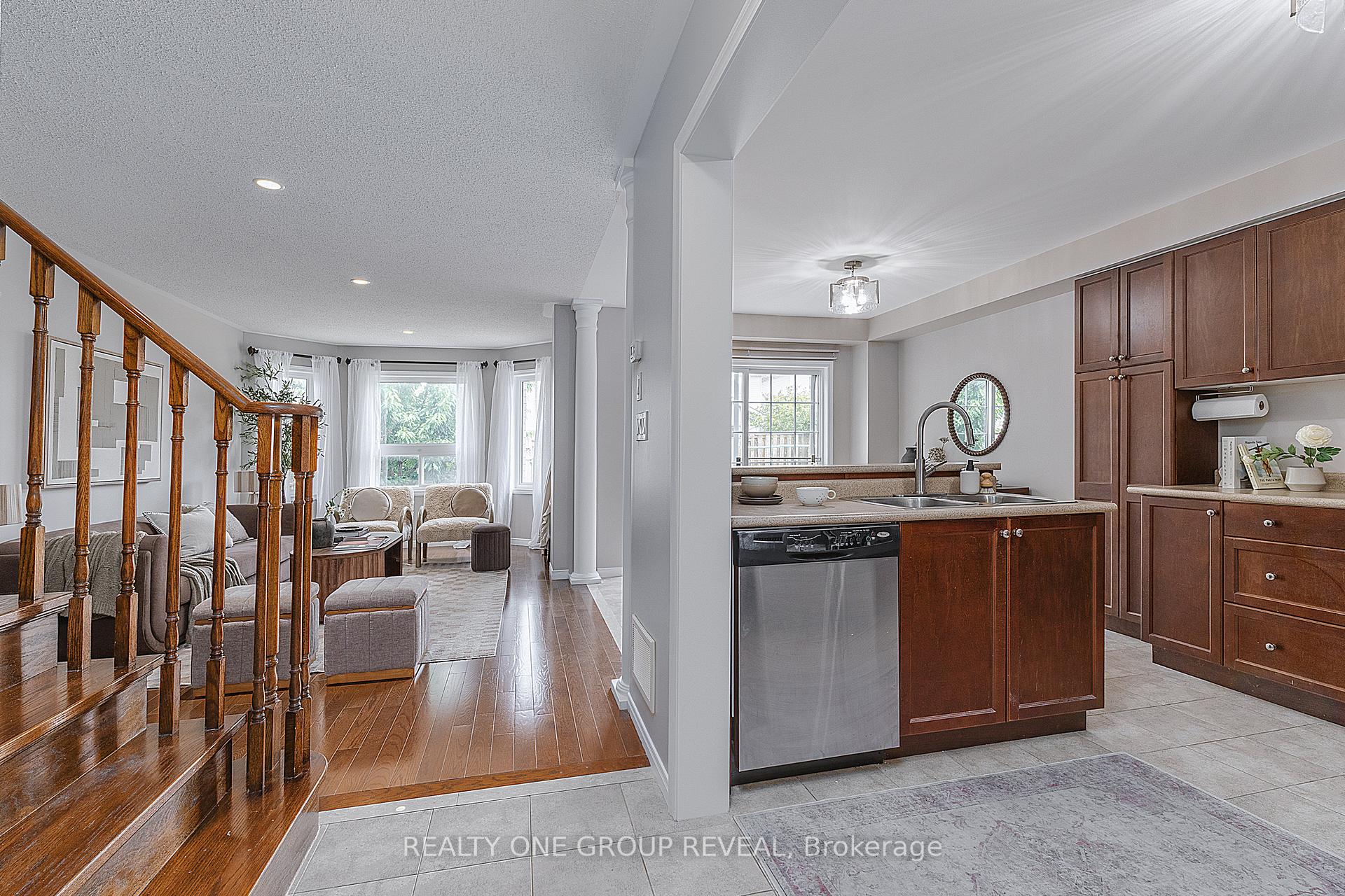 Photo 3 of 528 Luple Avenue, Oshawa, Samac — HOMEH