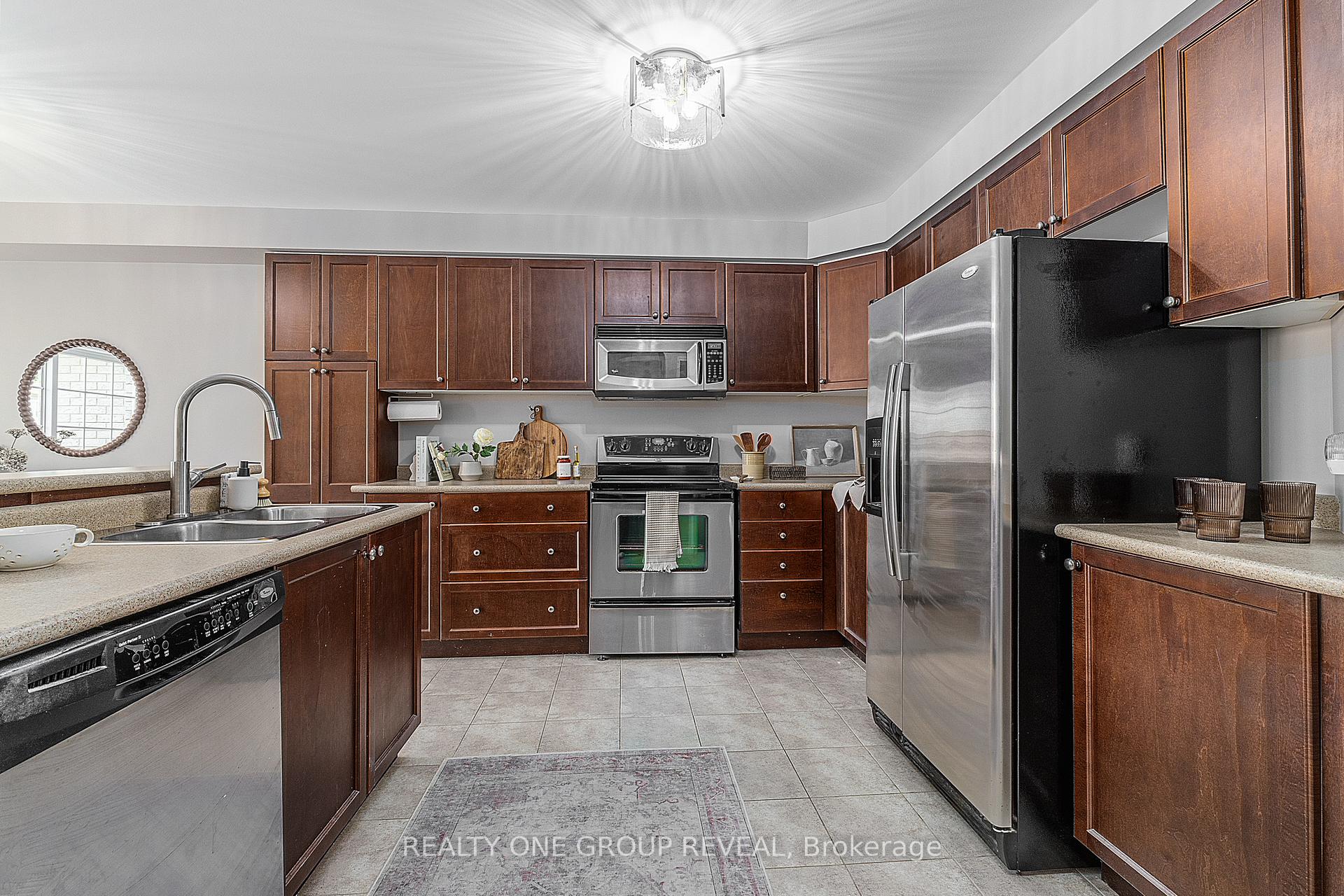 Photo 4 of 528 Luple Avenue, Oshawa, Samac — HOMEH
