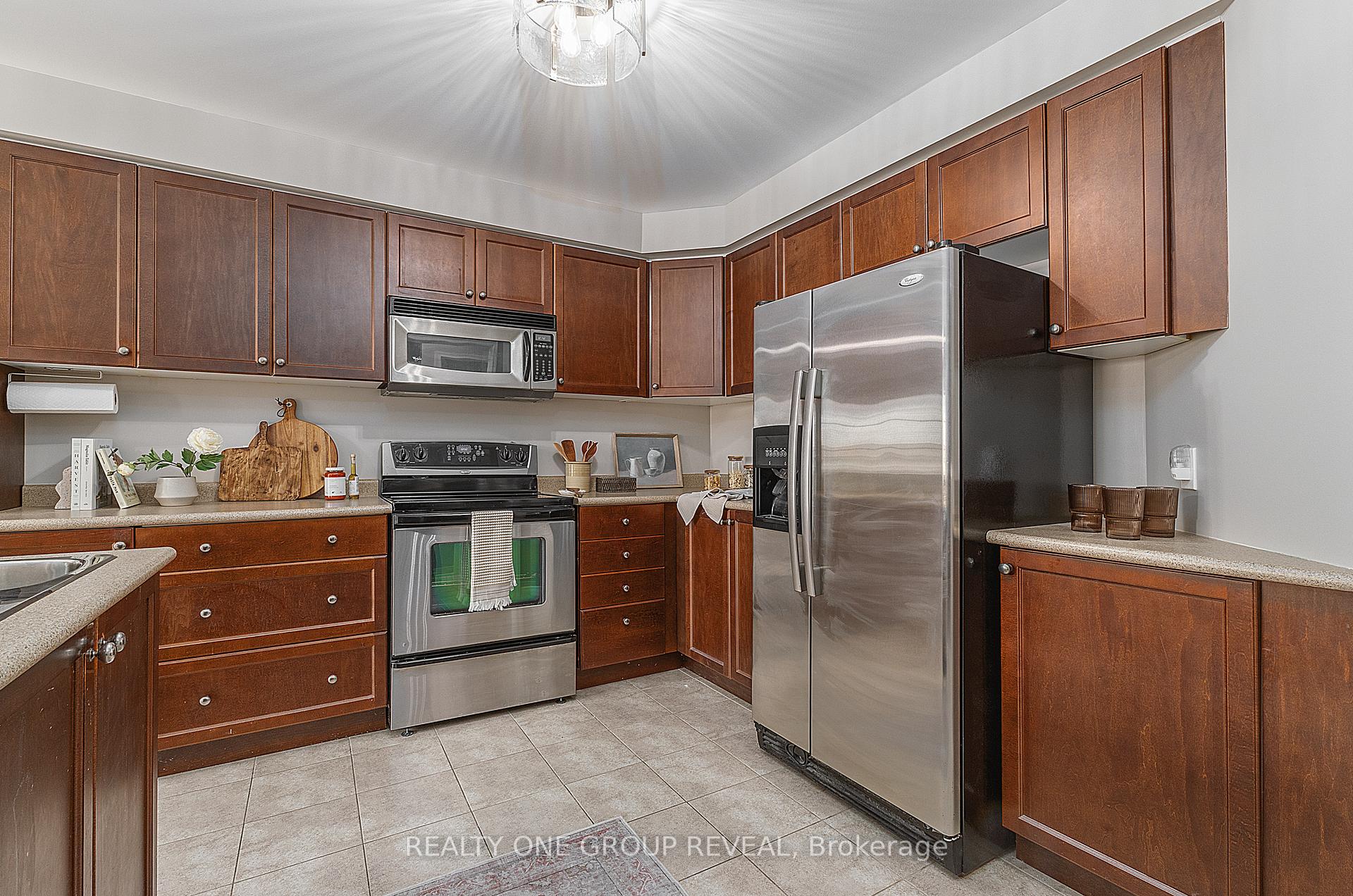 Photo 5 of 528 Luple Avenue, Oshawa, Samac — HOMEH