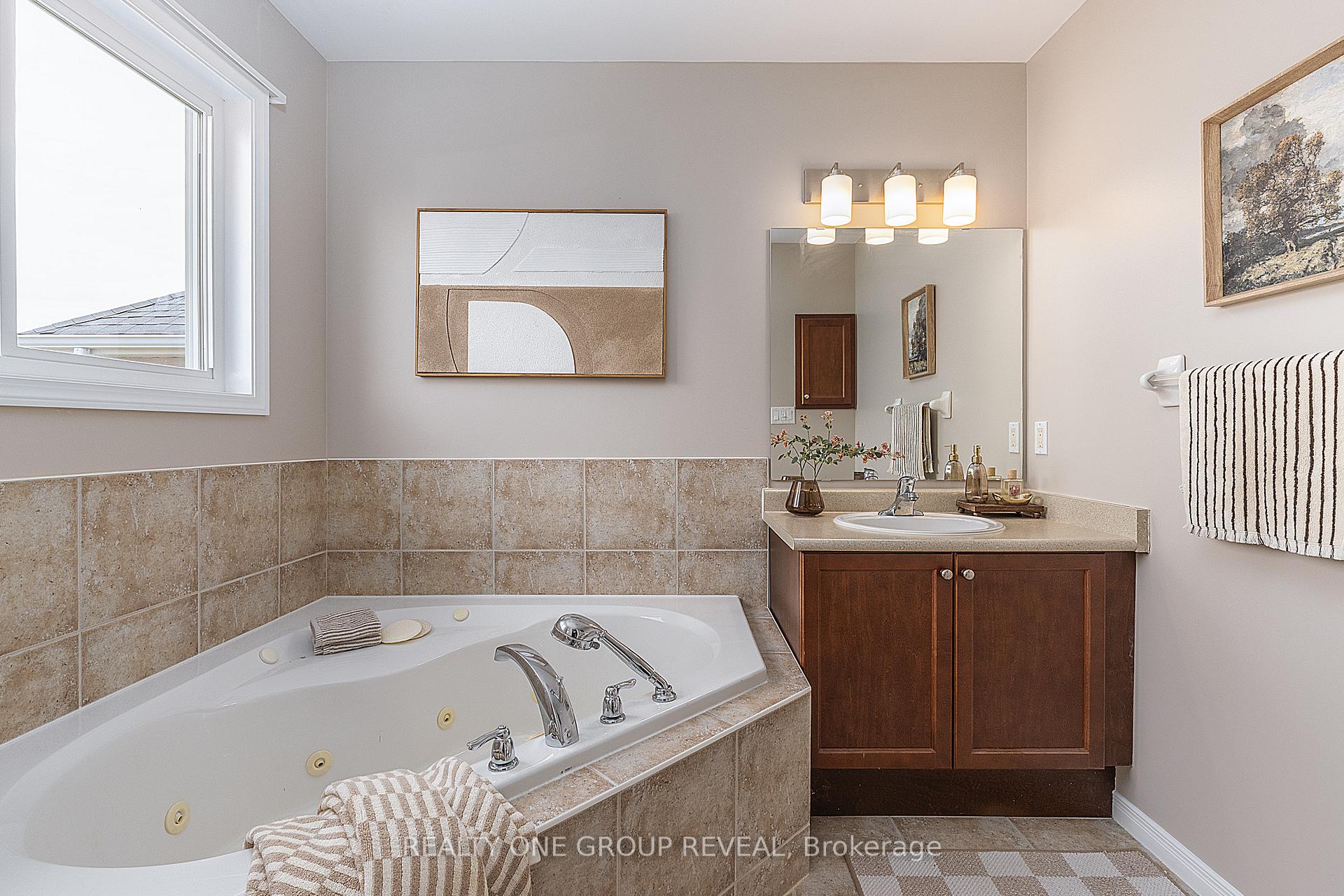 Photo 13 of 528 Luple Avenue, Oshawa, Samac — HOMEH