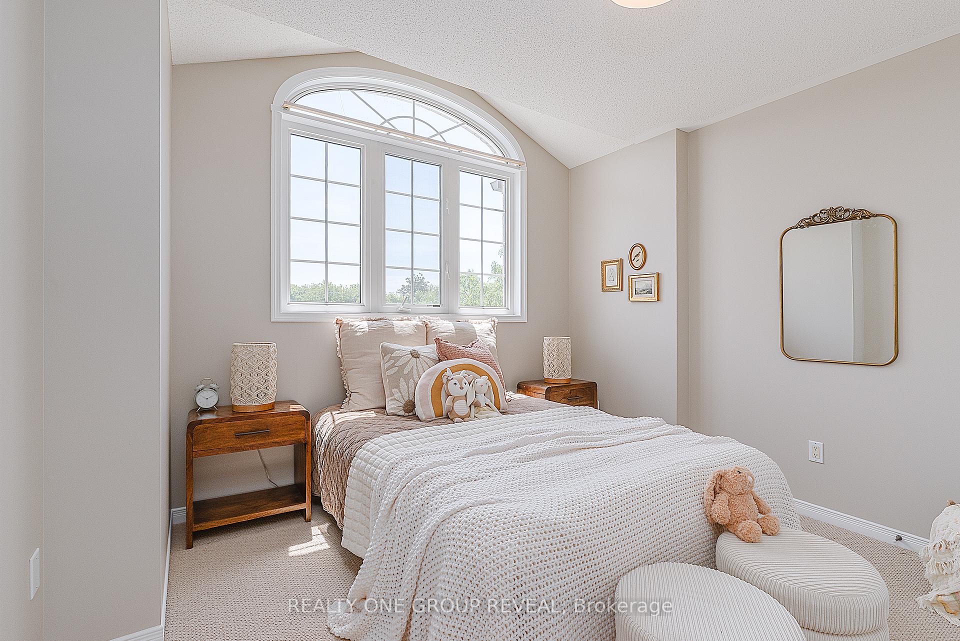 Photo 16 of 528 Luple Avenue, Oshawa, Samac — HOMEH