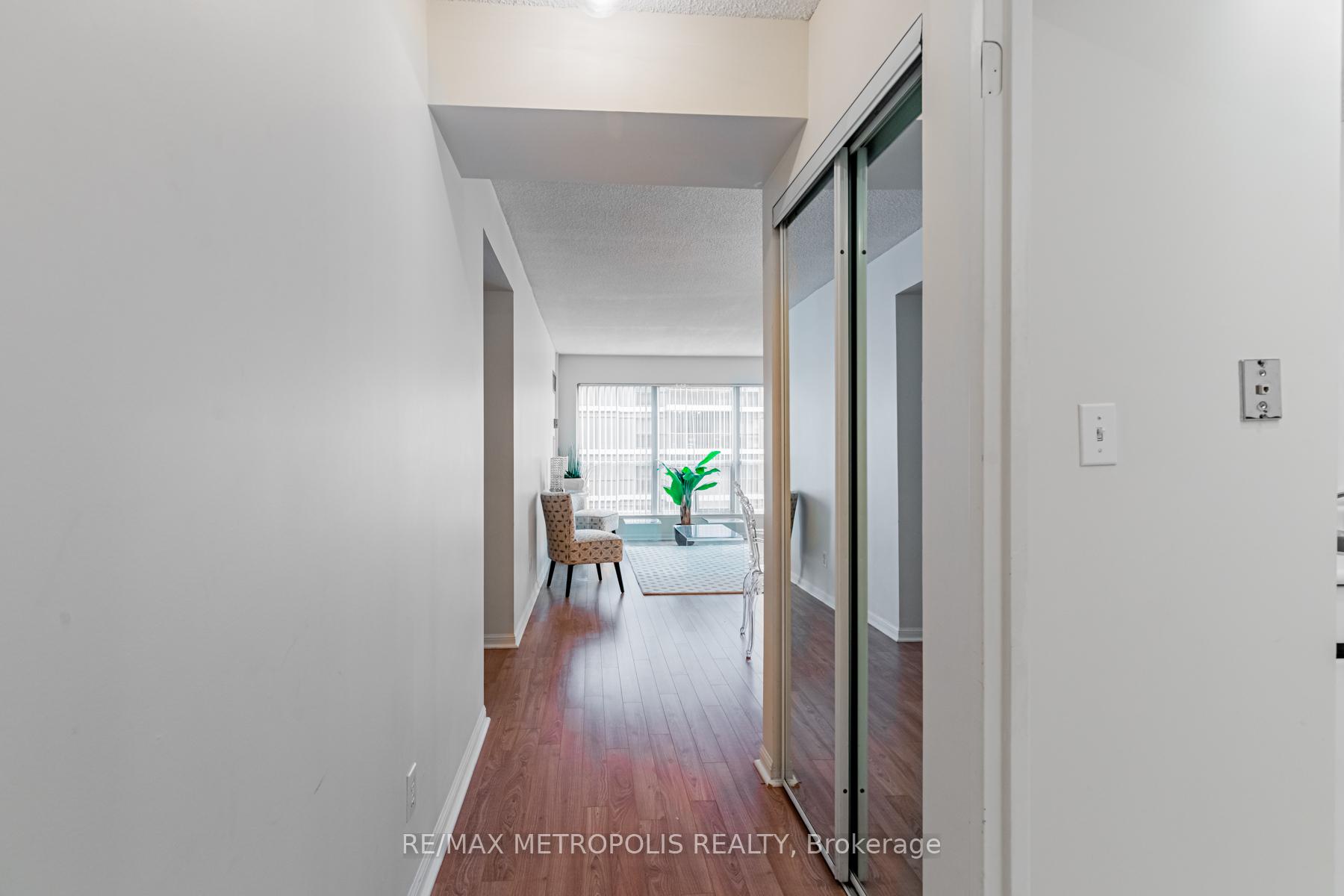 Photo 2 of Unit 601, 7 Carlton Street, Toronto, Church-Yonge Corridor — HOMEH