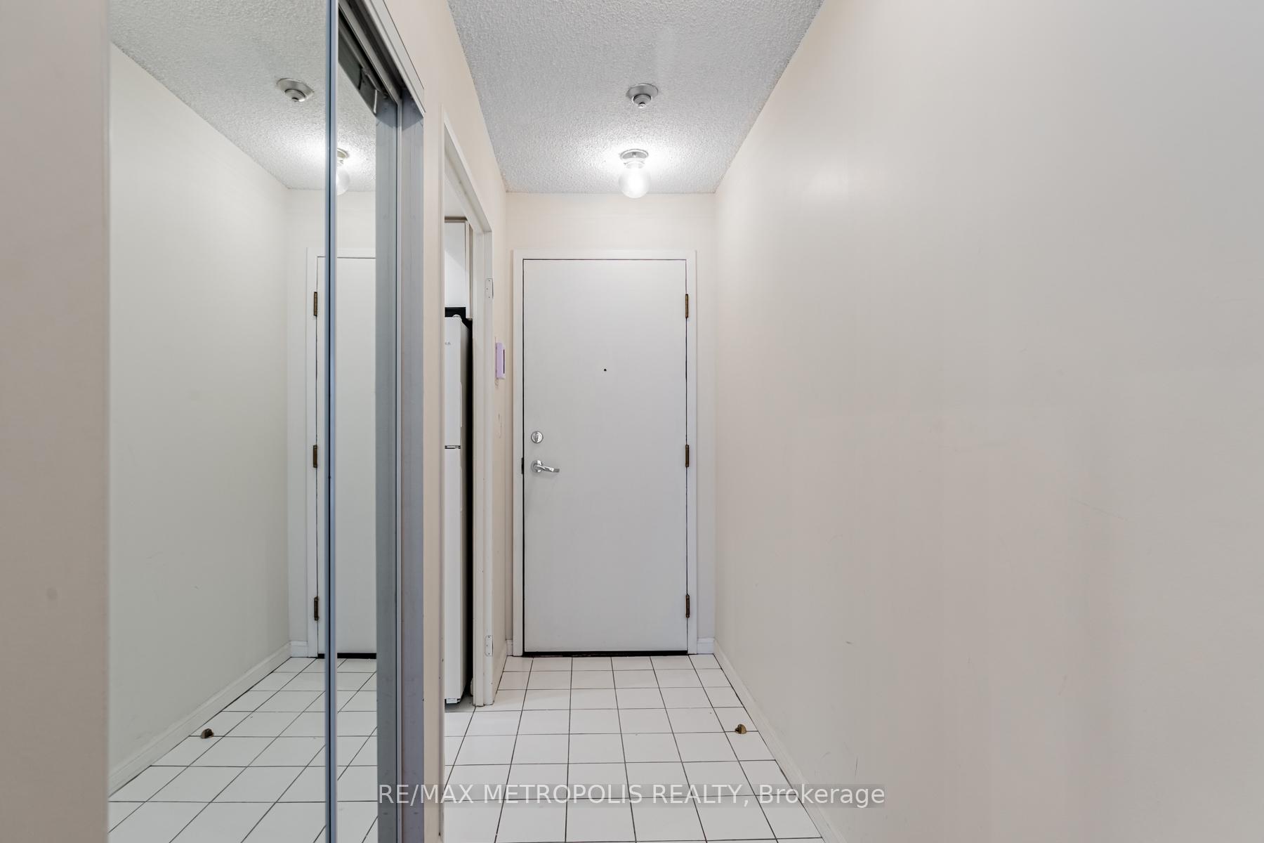 Photo 3 of Unit 601, 7 Carlton Street, Toronto, Church-Yonge Corridor — HOMEH