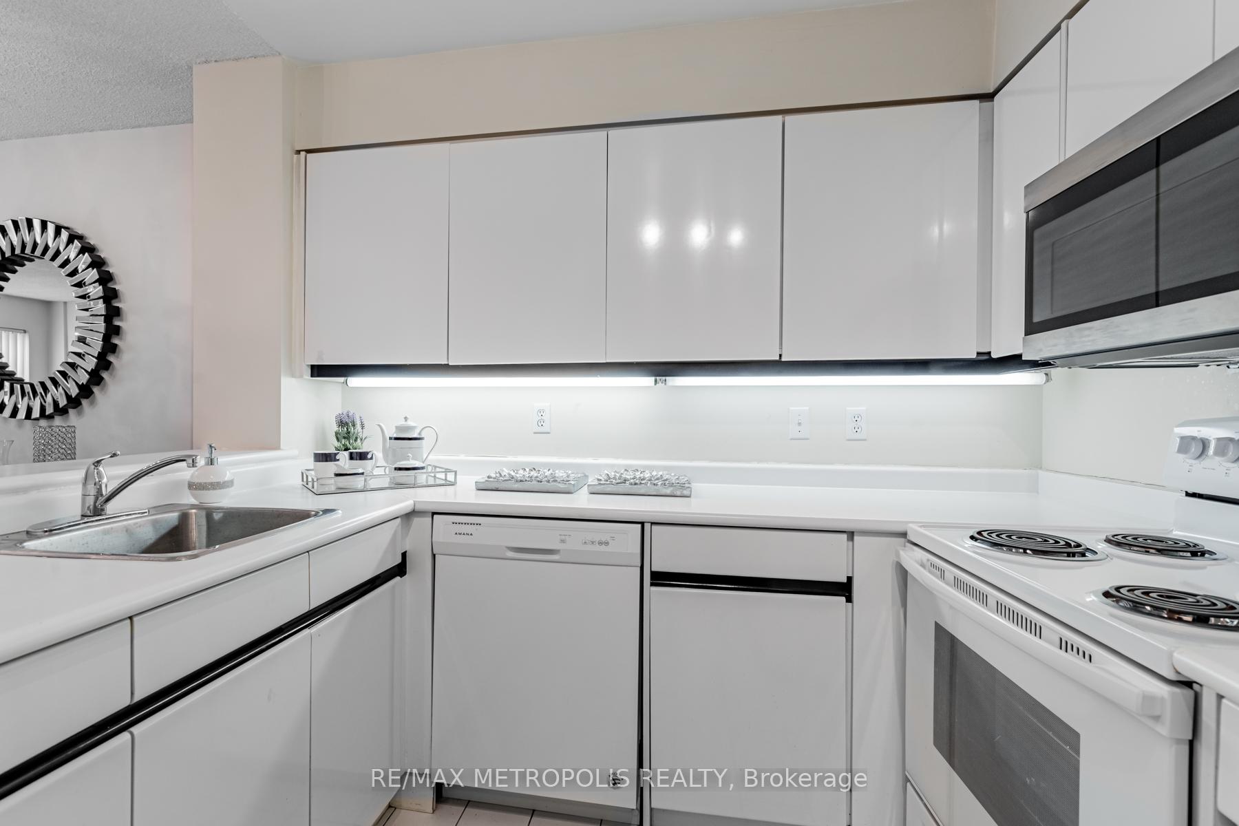Photo 4 of Unit 601, 7 Carlton Street, Toronto, Church-Yonge Corridor — HOMEH