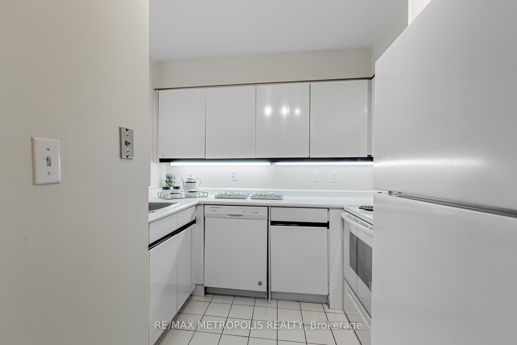 Photo 6 of Unit 601, 7 Carlton Street, Toronto, Church-Yonge Corridor — HOMEH