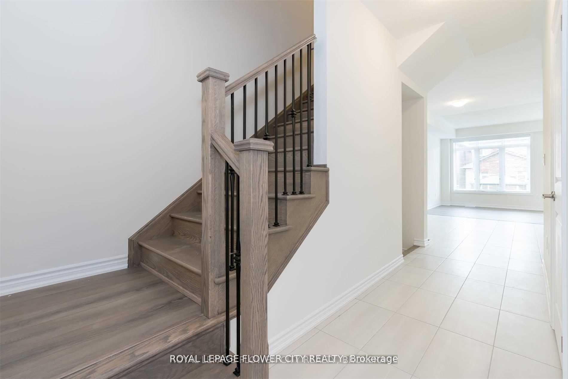 Photo 4 of 2282 Grainger Loop Crescent, Innisfil, Alcona — HOMEH