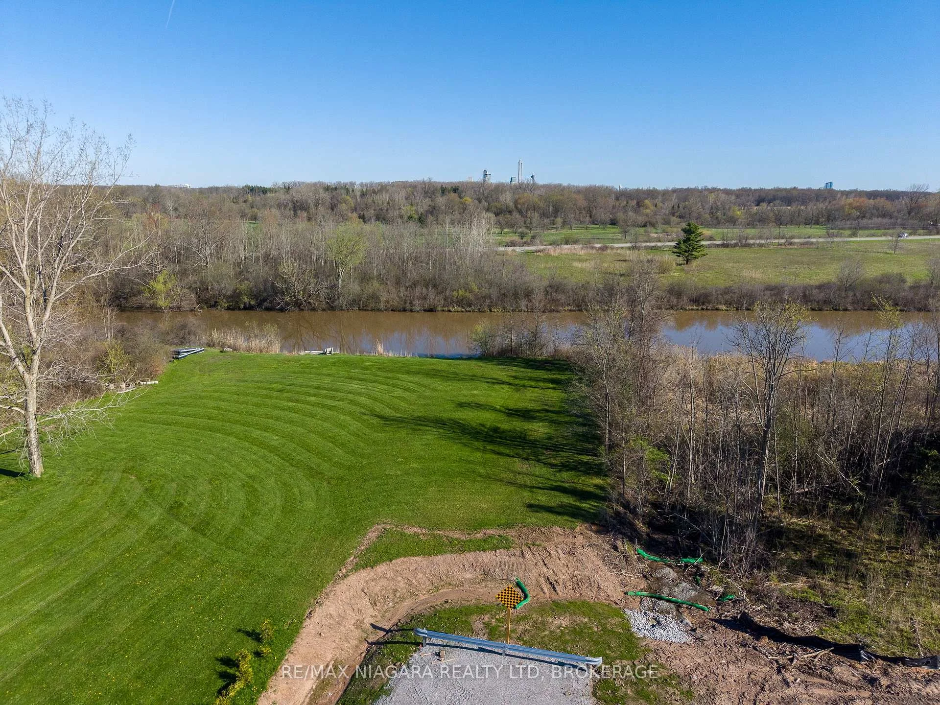 Photo 15 of 9265 Ort Road, Niagara Falls, Lyons Creek — HOMEH