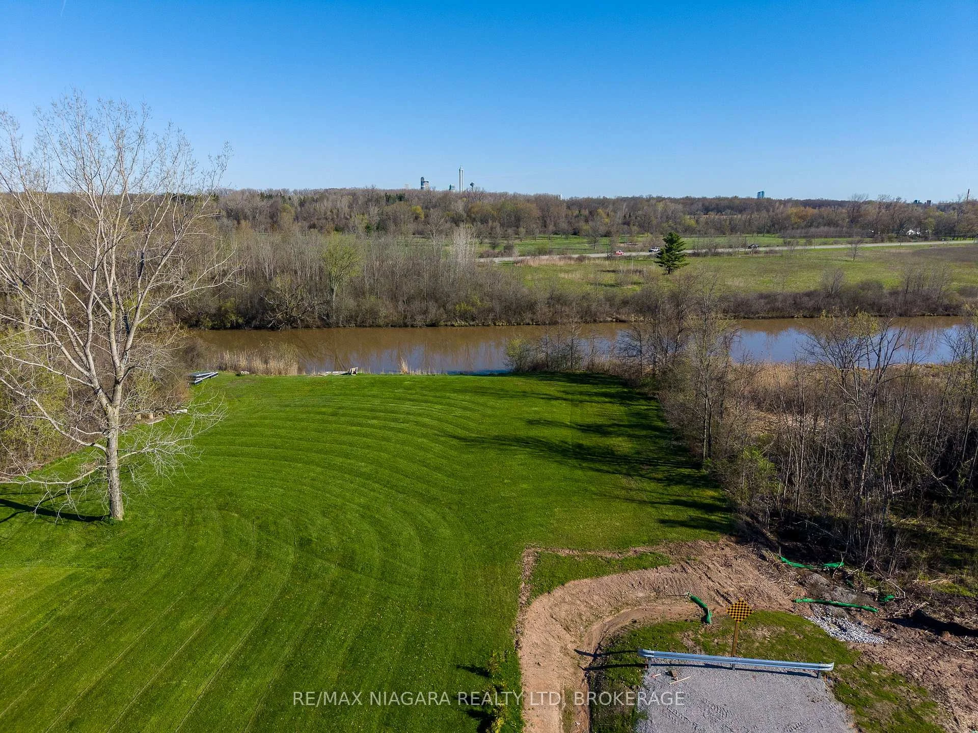 Photo 18 of 9265 Ort Road, Niagara Falls, Lyons Creek — HOMEH