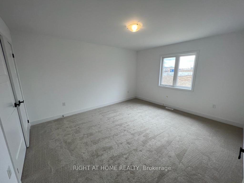 Photo 4 of 43 wheatfield Road, Barrie, Rural Barrie Southeast — HOMEH