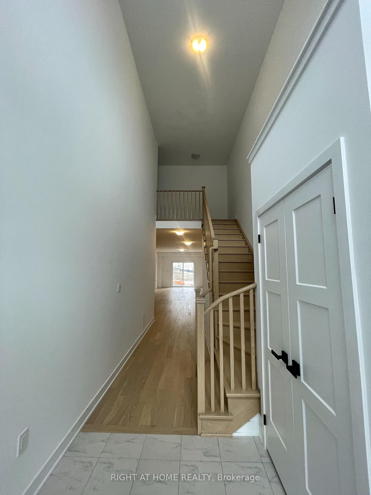 Photo 11 of 43 wheatfield Road, Barrie, Rural Barrie Southeast — HOMEH