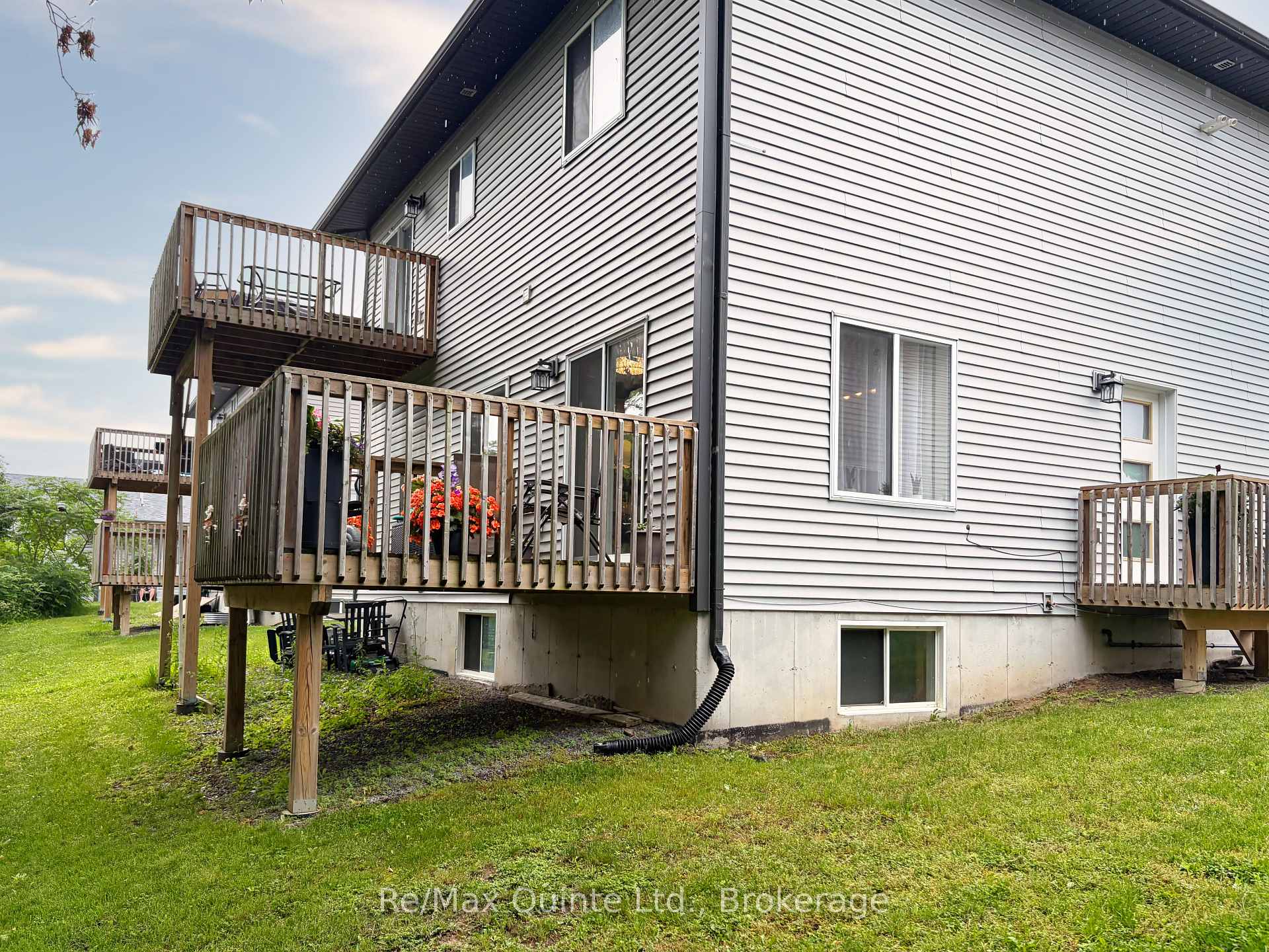 Photo 4 of 76 Ridgeway Place, Belleville, Belleville Ward — HOMEH