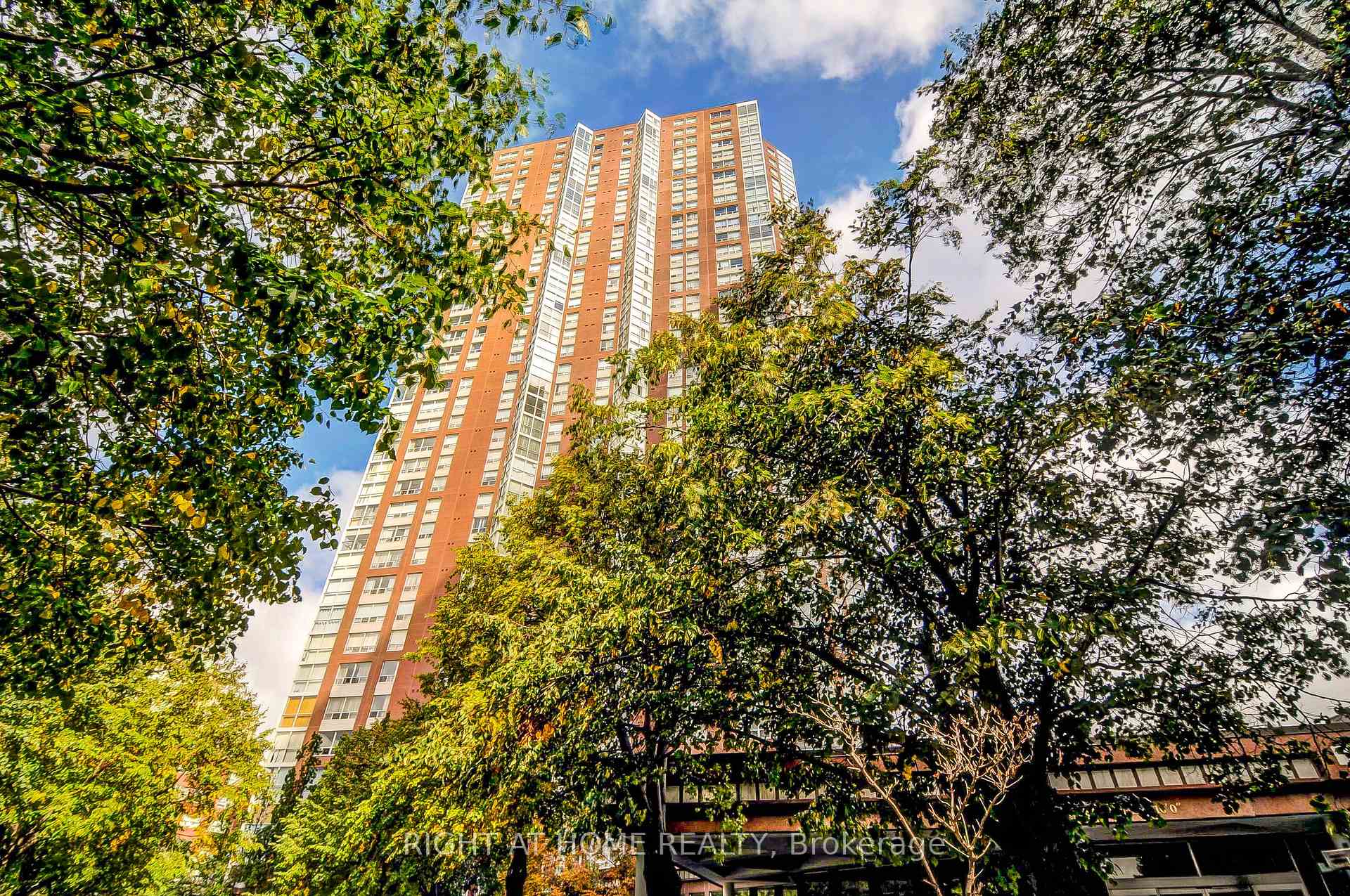 Photo 1 of Unit 1310, 7 Concorde Place, North York, Banbury-Don Mills — HOMEH