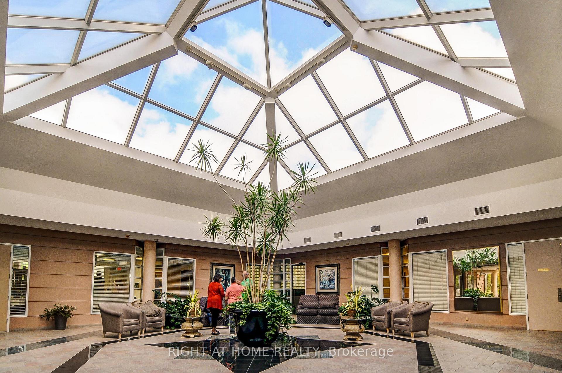 Photo 2 of Unit 1310, 7 Concorde Place, North York, Banbury-Don Mills — HOMEH