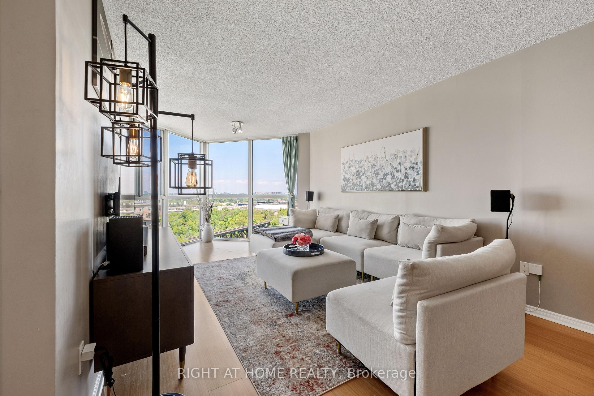Photo 3 of Unit 1310, 7 Concorde Place, North York, Banbury-Don Mills — HOMEH