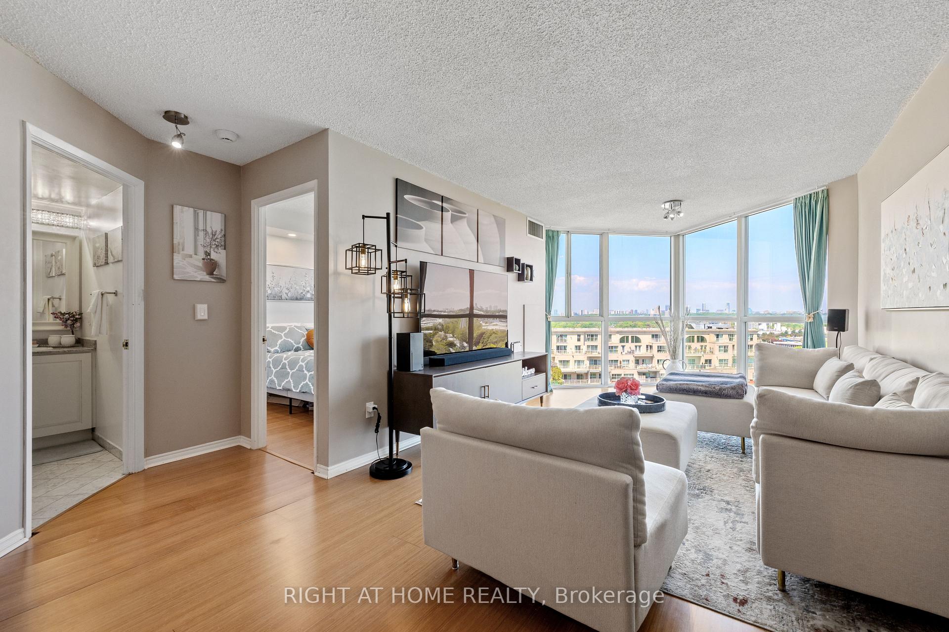 Photo 5 of Unit 1310, 7 Concorde Place, North York, Banbury-Don Mills — HOMEH