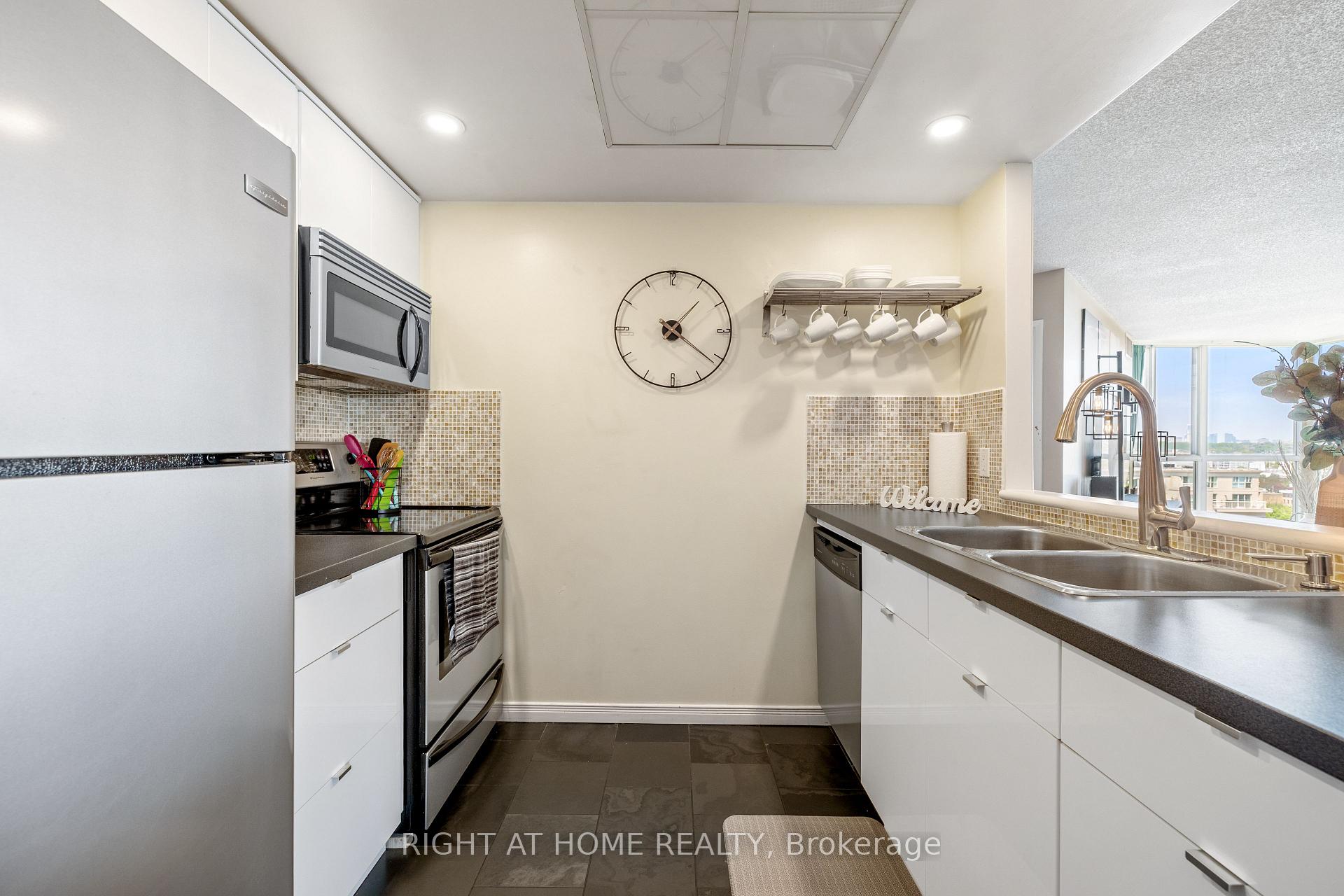 Photo 6 of Unit 1310, 7 Concorde Place, North York, Banbury-Don Mills — HOMEH