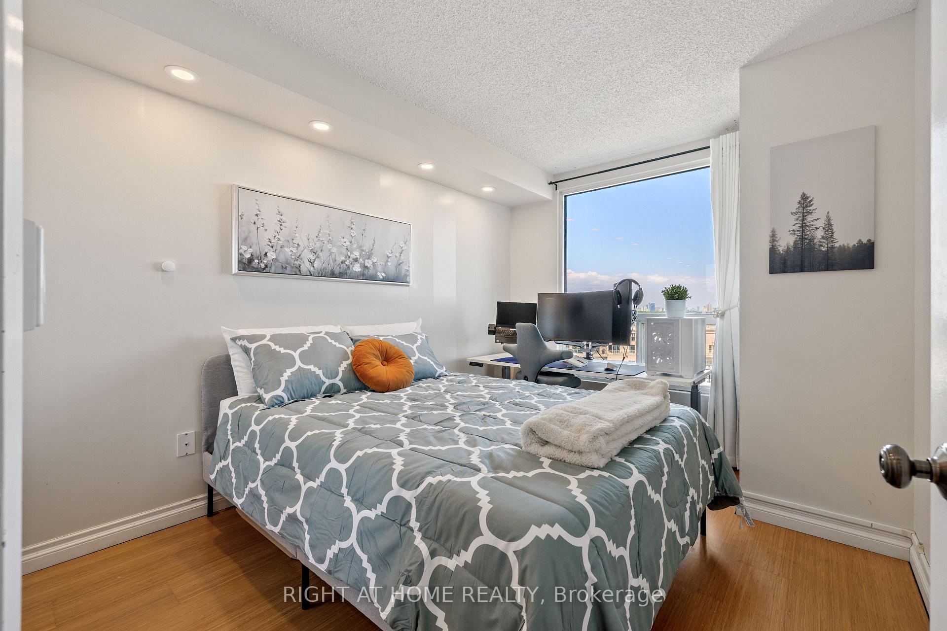 Photo 7 of Unit 1310, 7 Concorde Place, North York, Banbury-Don Mills — HOMEH