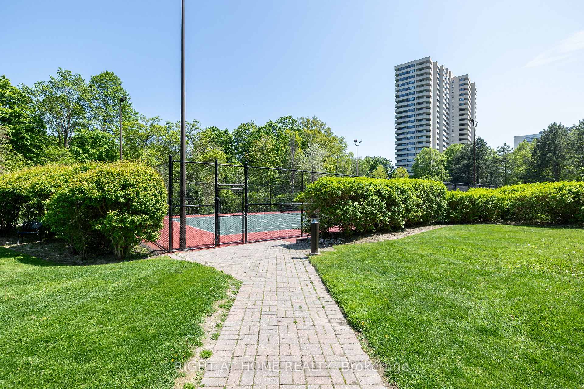 Photo 11 of Unit 1310, 7 Concorde Place, North York, Banbury-Don Mills — HOMEH
