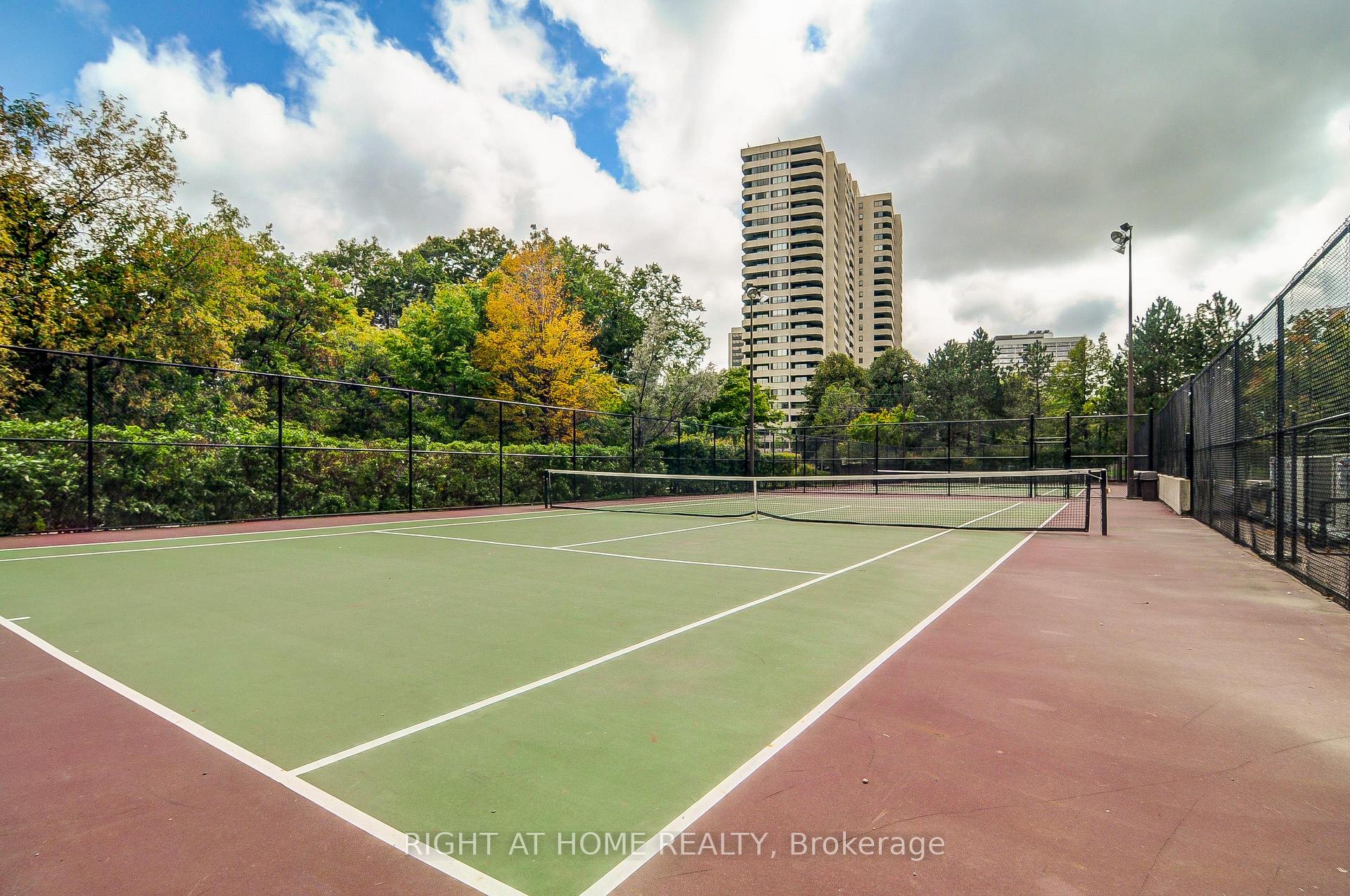 Photo 12 of Unit 1310, 7 Concorde Place, North York, Banbury-Don Mills — HOMEH