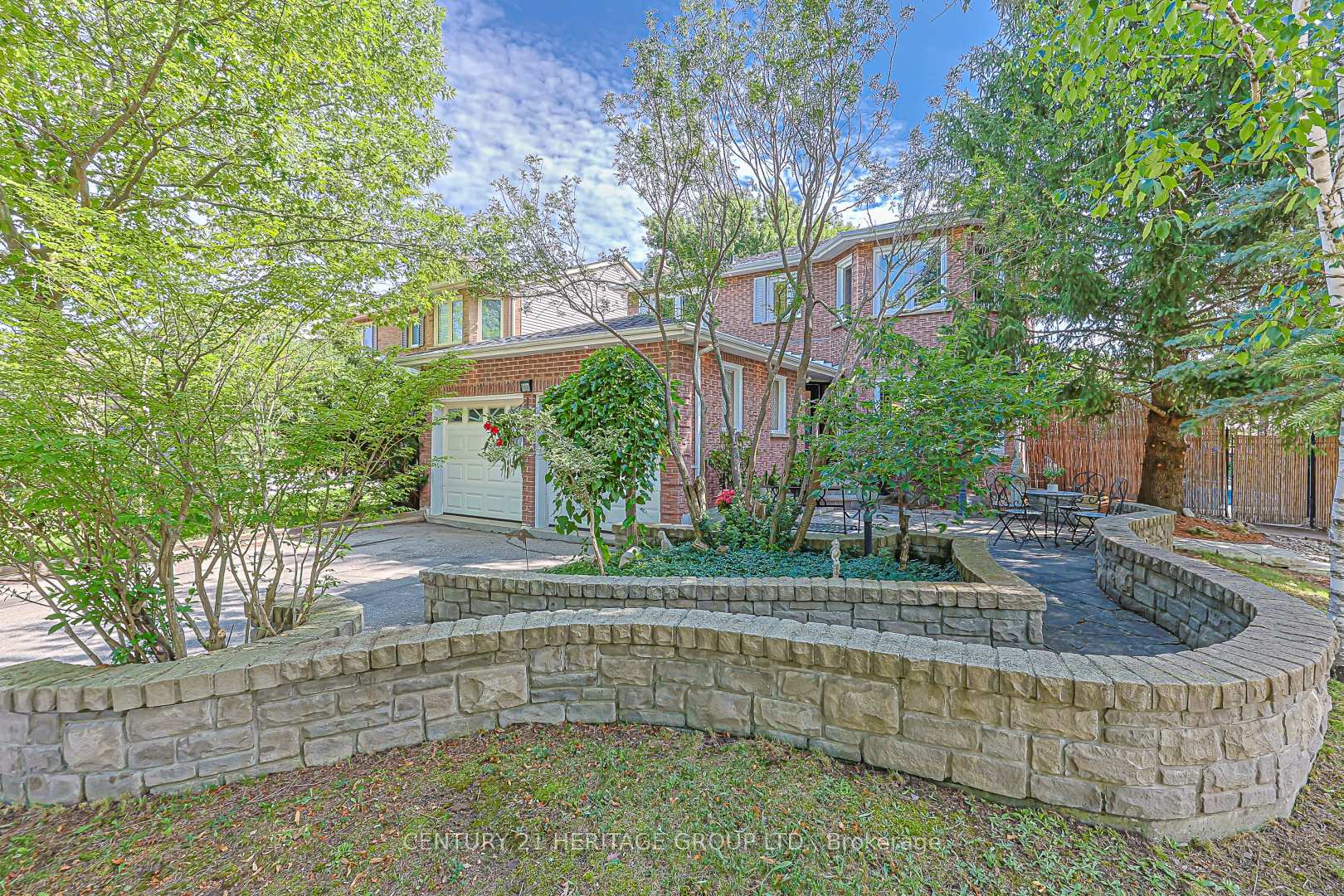 Photo 3 of 169 Delayne Drive, Aurora, Aurora Heights — HOMEH