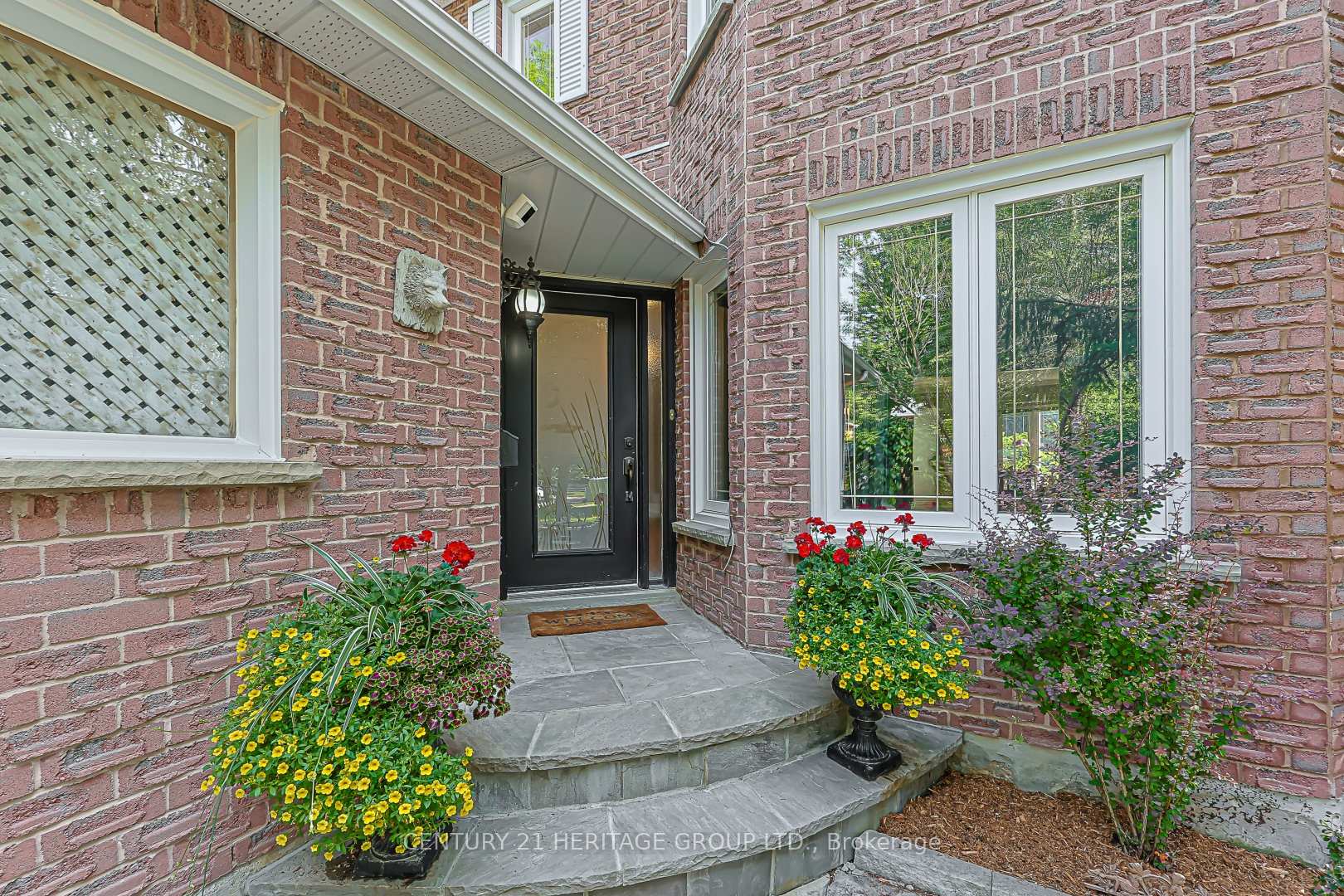 Photo 6 of 169 Delayne Drive, Aurora, Aurora Heights — HOMEH