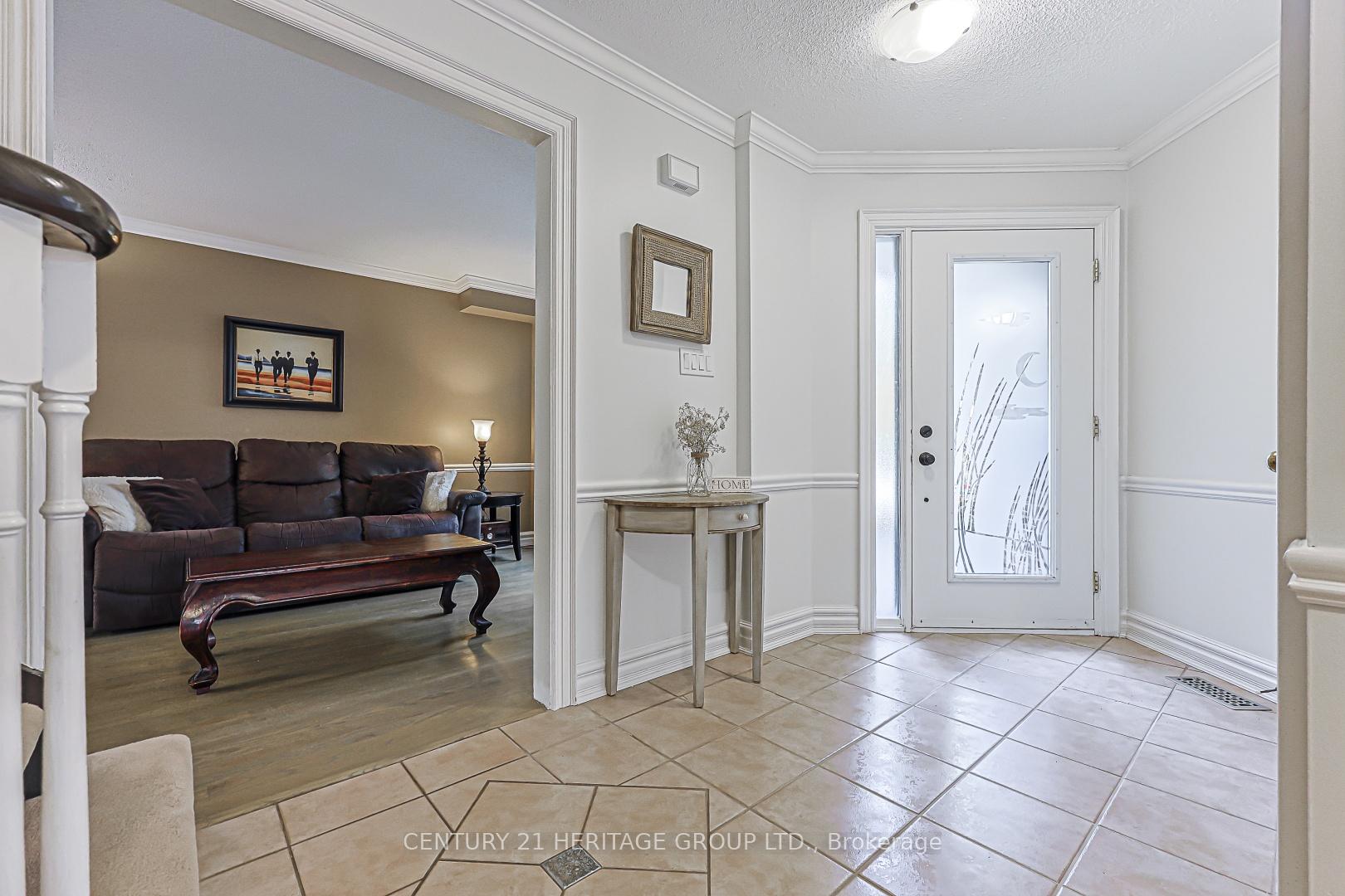 Photo 7 of 169 Delayne Drive, Aurora, Aurora Heights — HOMEH