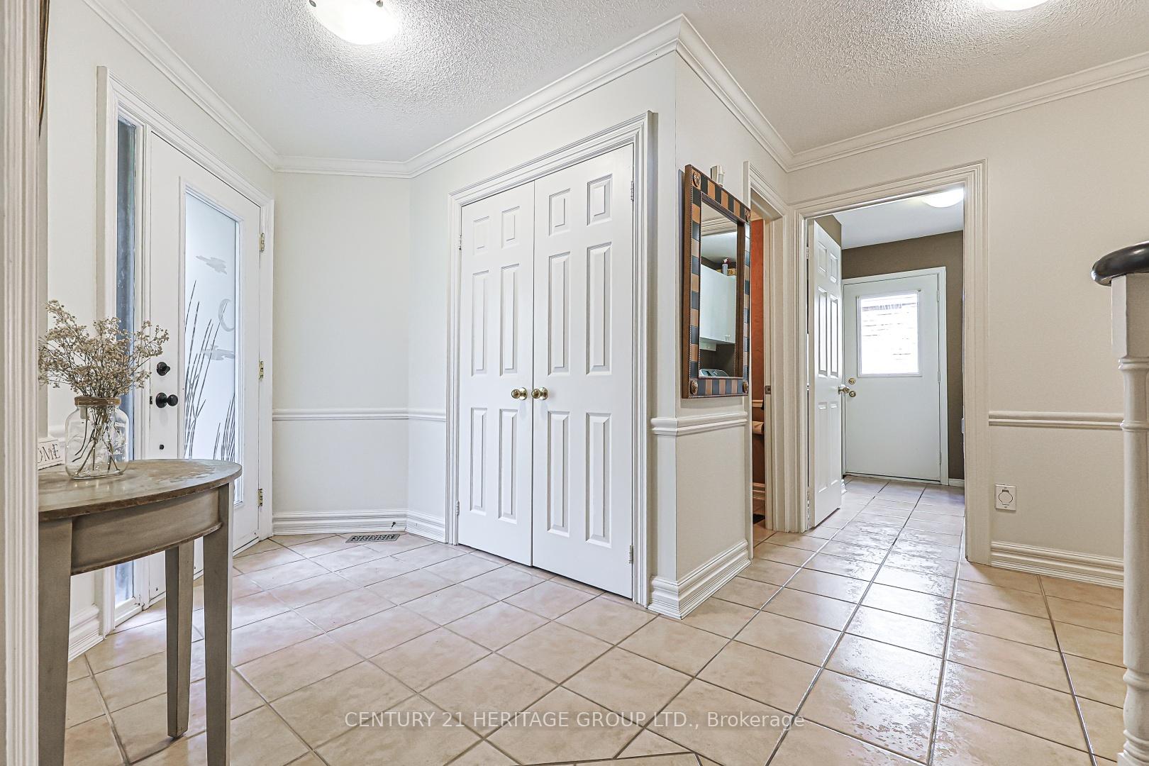 Photo 8 of 169 Delayne Drive, Aurora, Aurora Heights — HOMEH