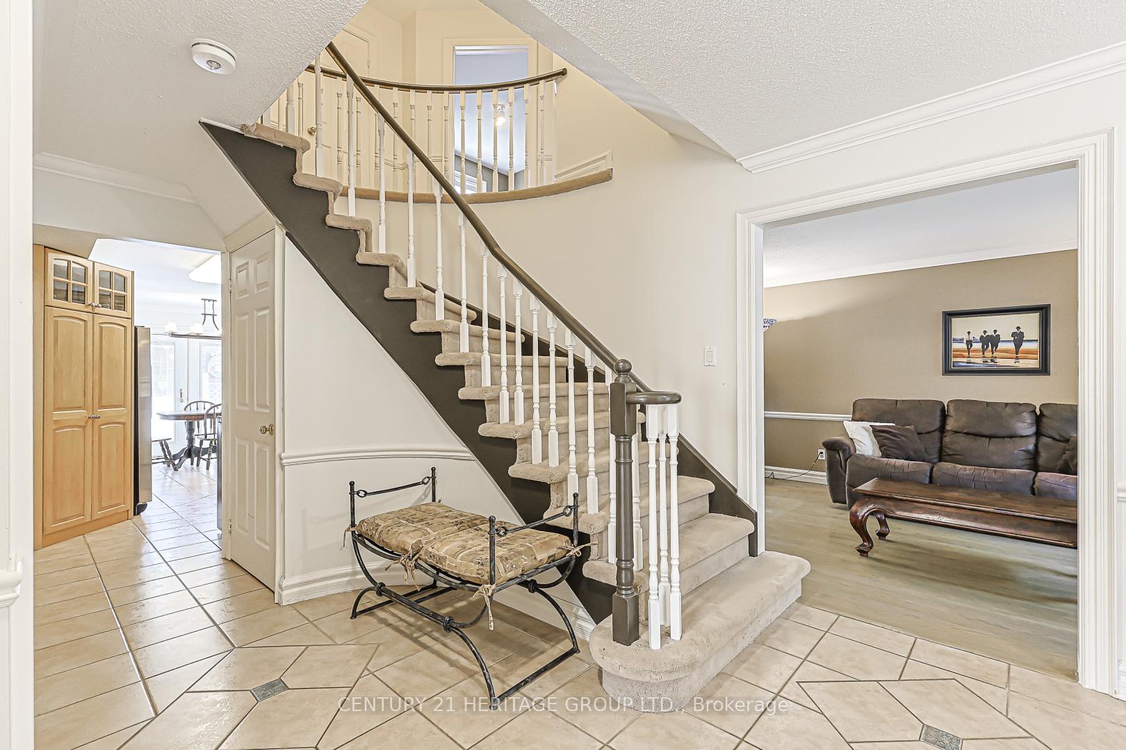 Photo 9 of 169 Delayne Drive, Aurora, Aurora Heights — HOMEH