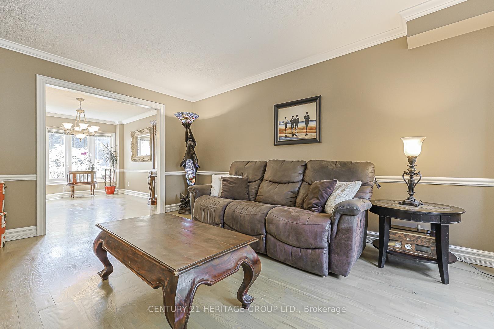 Photo 10 of 169 Delayne Drive, Aurora, Aurora Heights — HOMEH