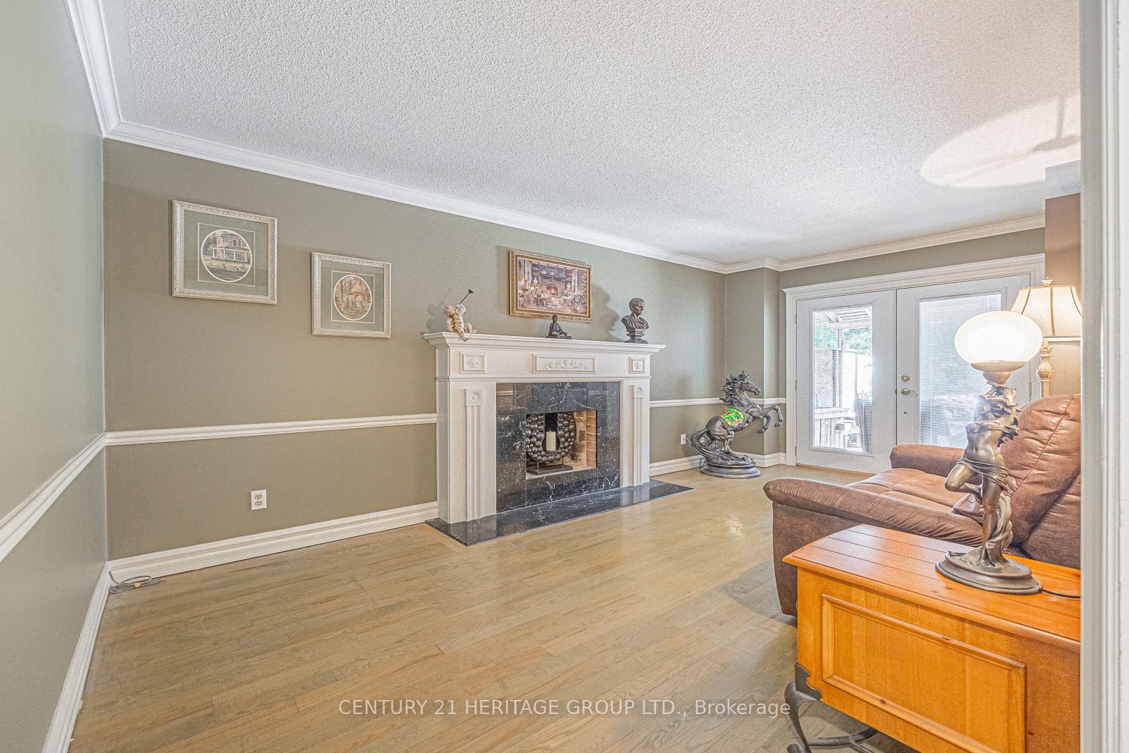 Photo 12 of 169 Delayne Drive, Aurora, Aurora Heights — HOMEH