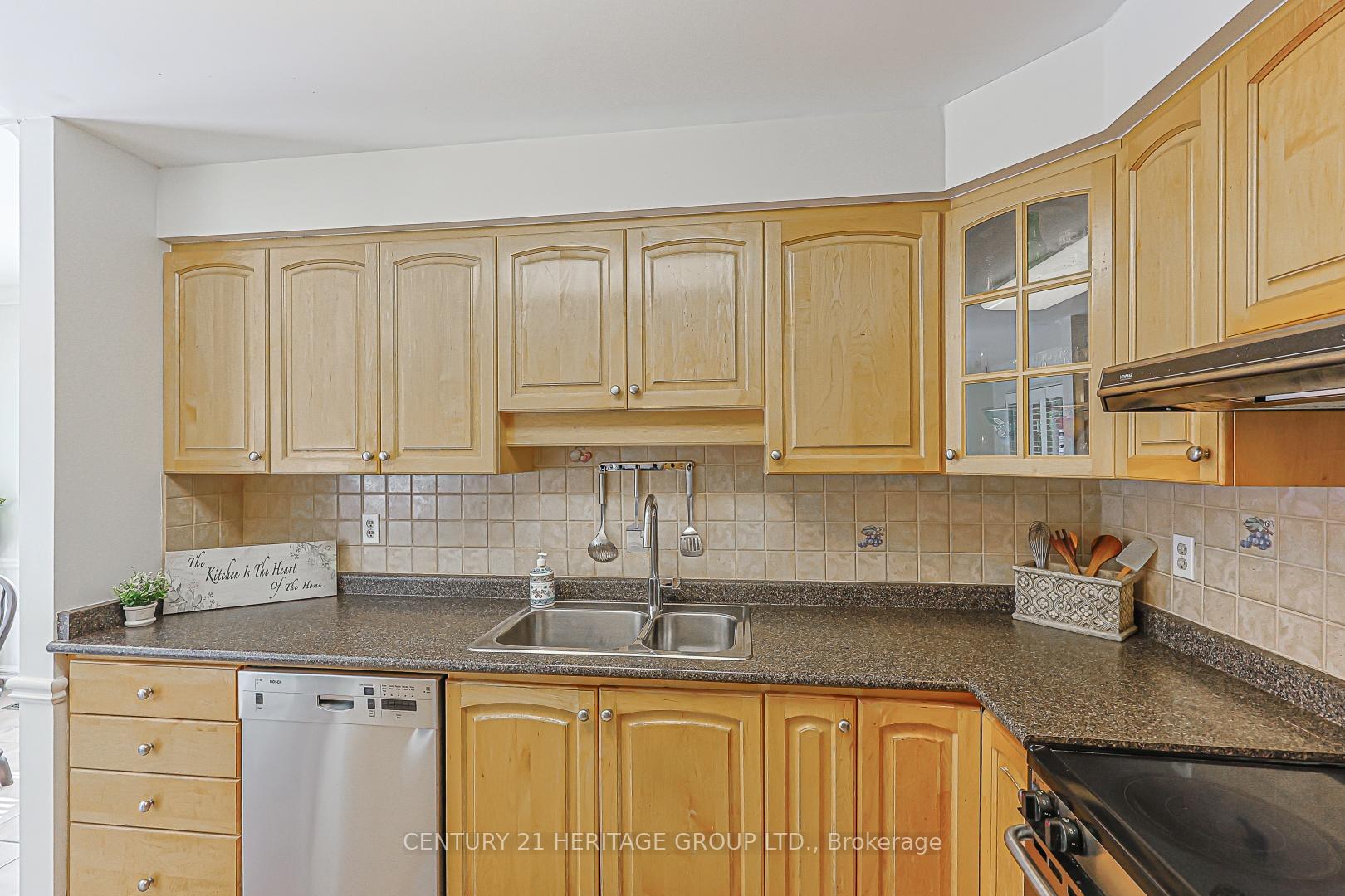 Photo 13 of 169 Delayne Drive, Aurora, Aurora Heights — HOMEH