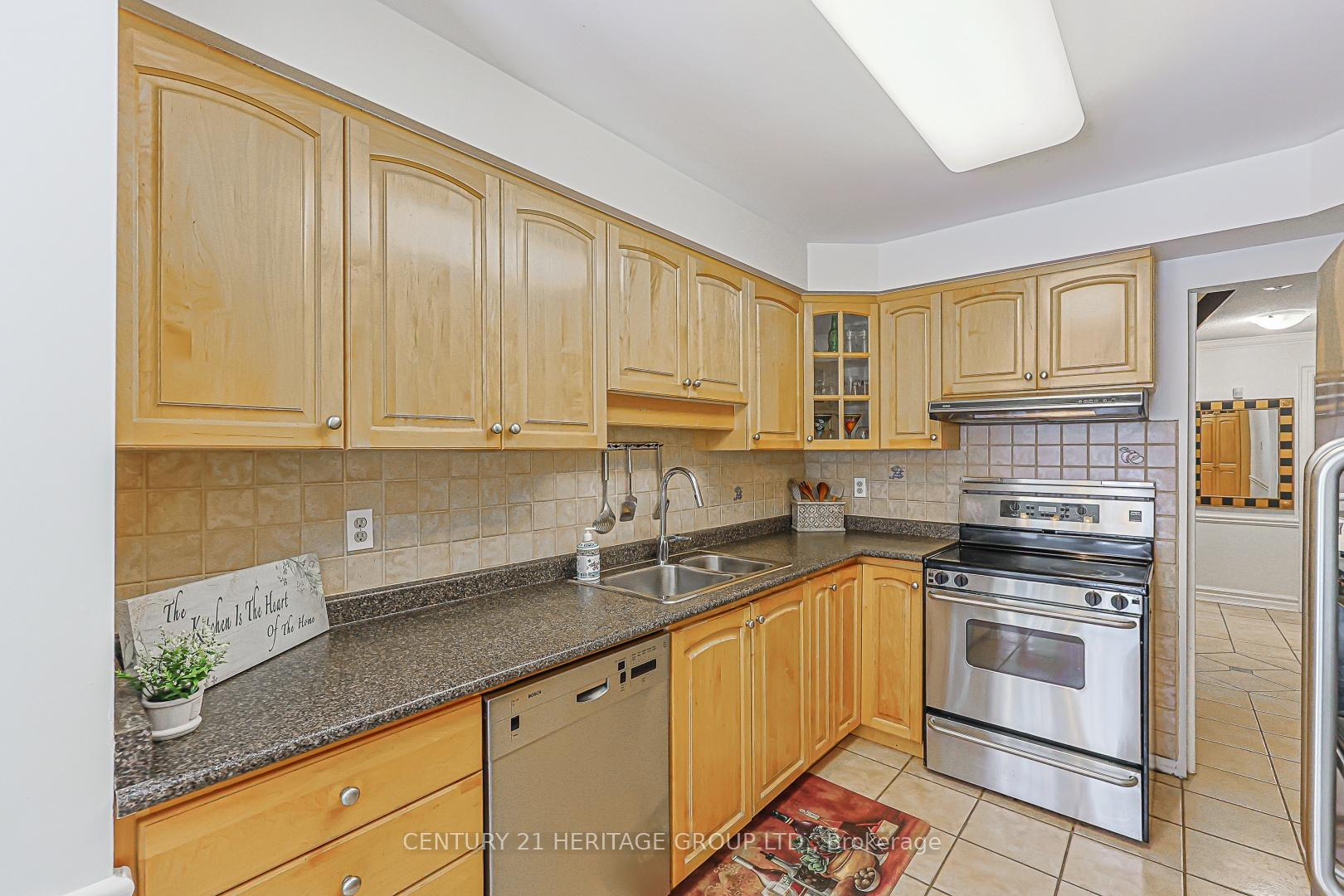Photo 14 of 169 Delayne Drive, Aurora, Aurora Heights — HOMEH