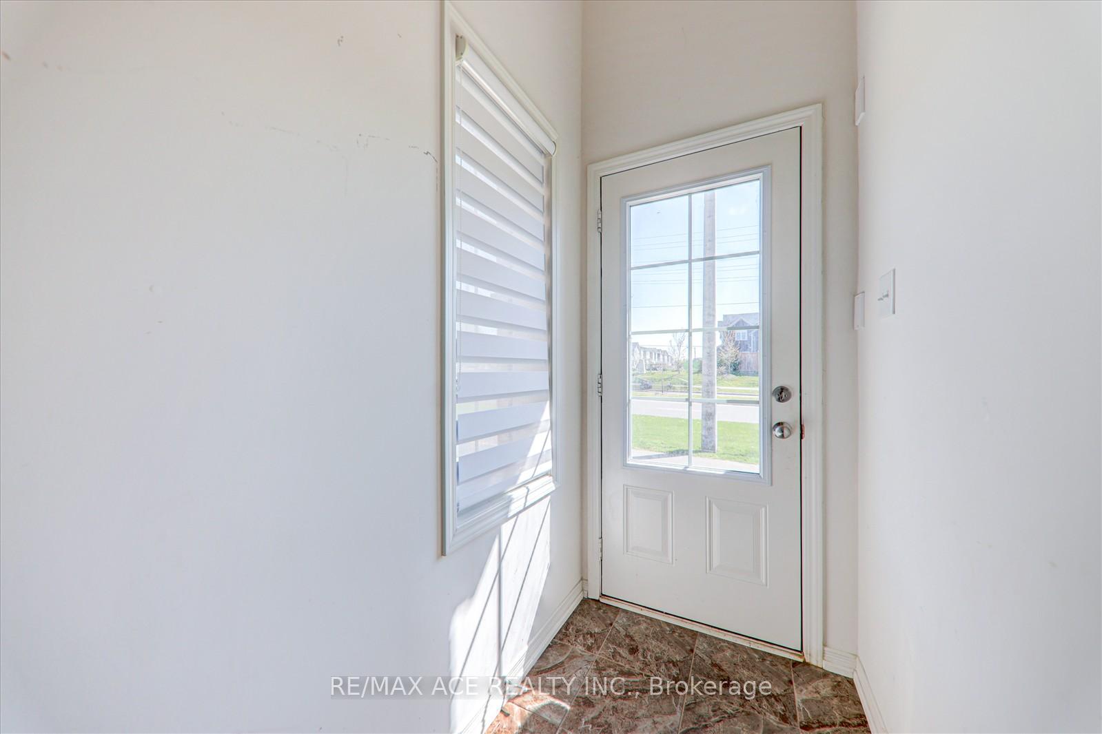 Photo 4 of 2538 Rosedrop Path, Oshawa, Windfields — HOMEH